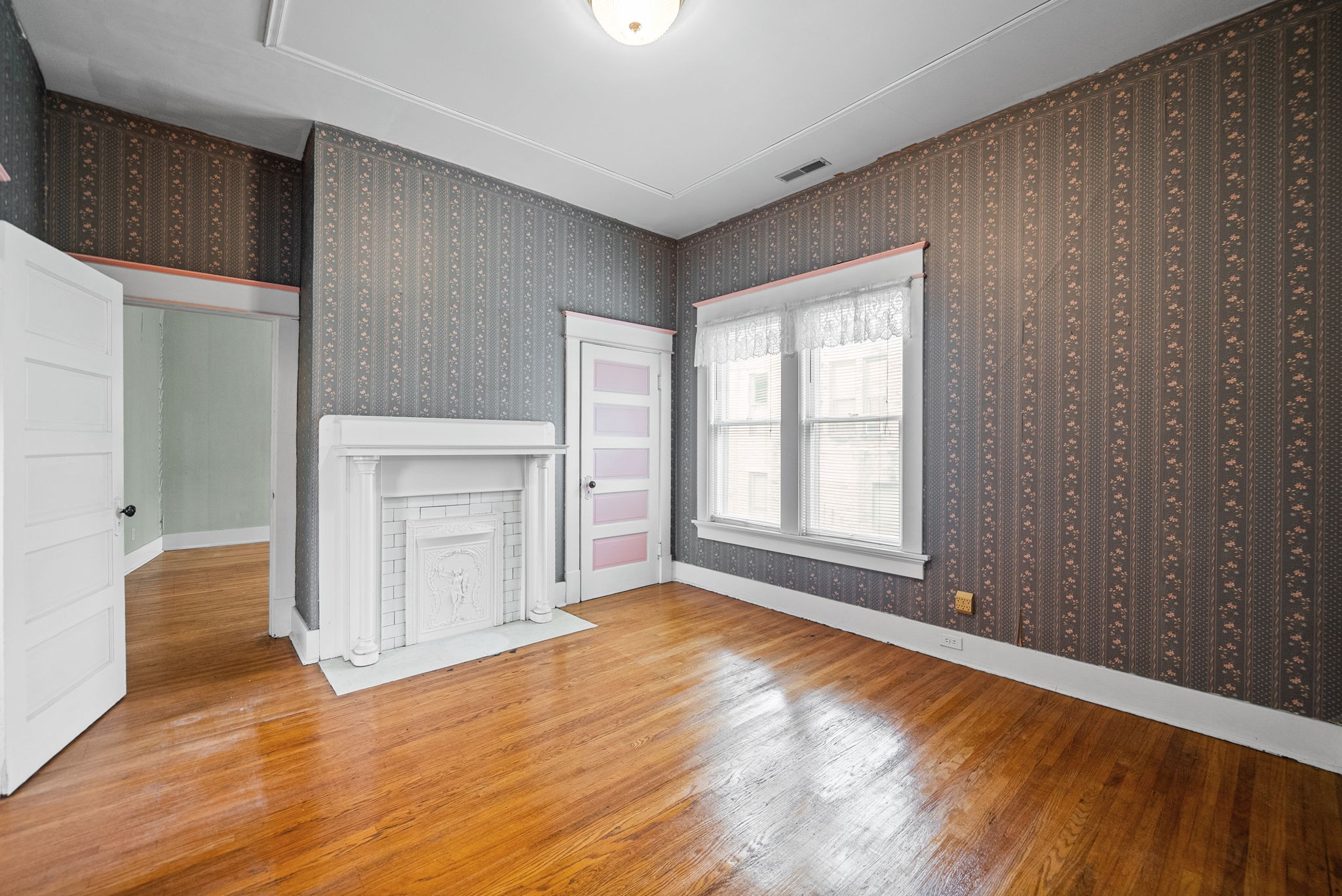 112 E Park St Property Photo 79
