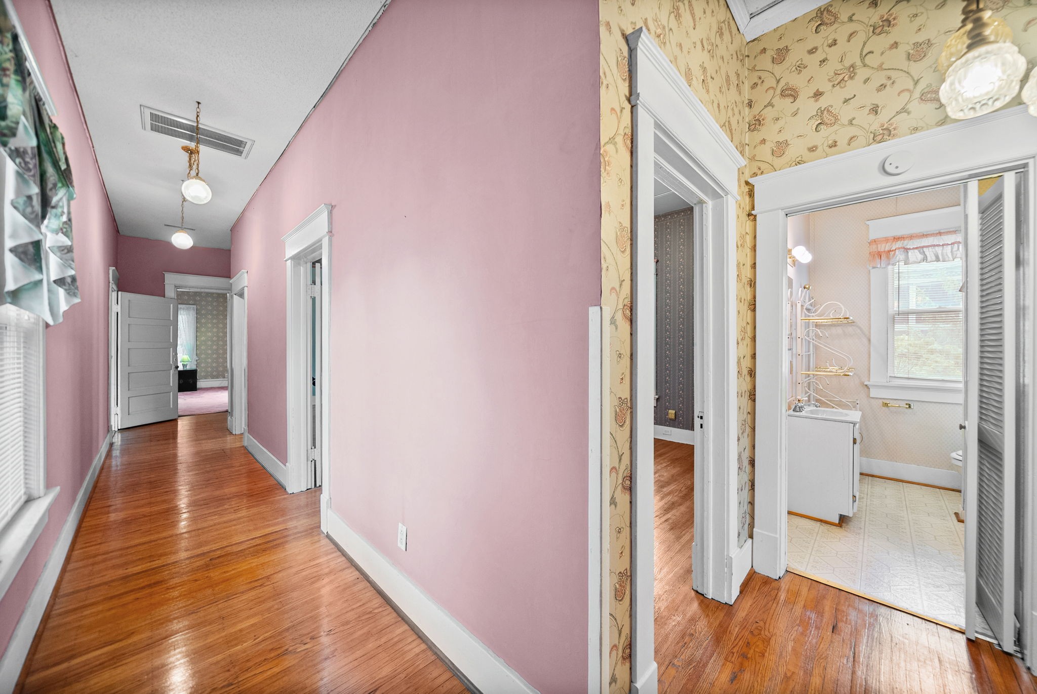 112 E Park St Property Photo 80