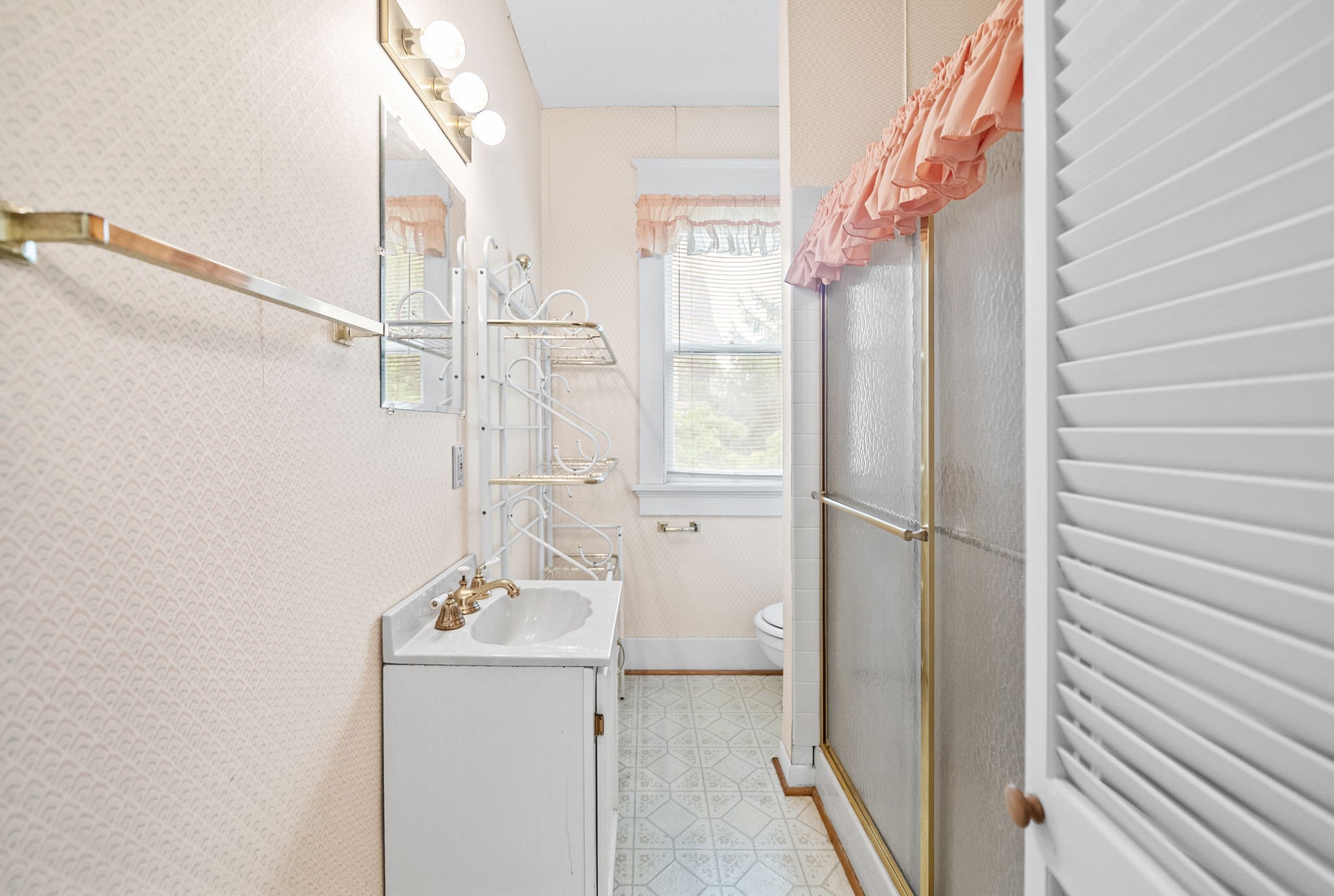 112 E Park St Property Photo 81