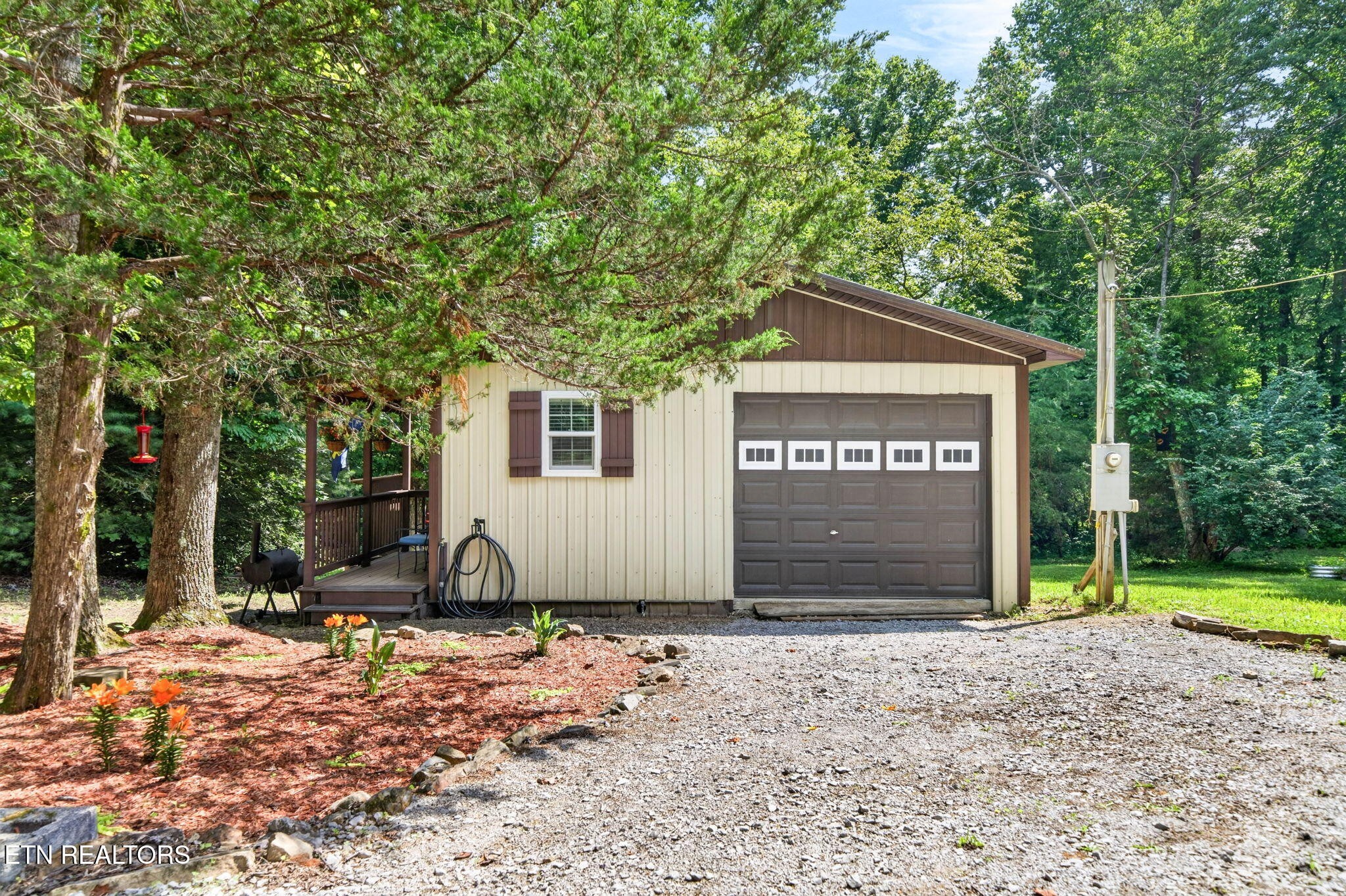 207 David Crockett Rd Property Photo 1