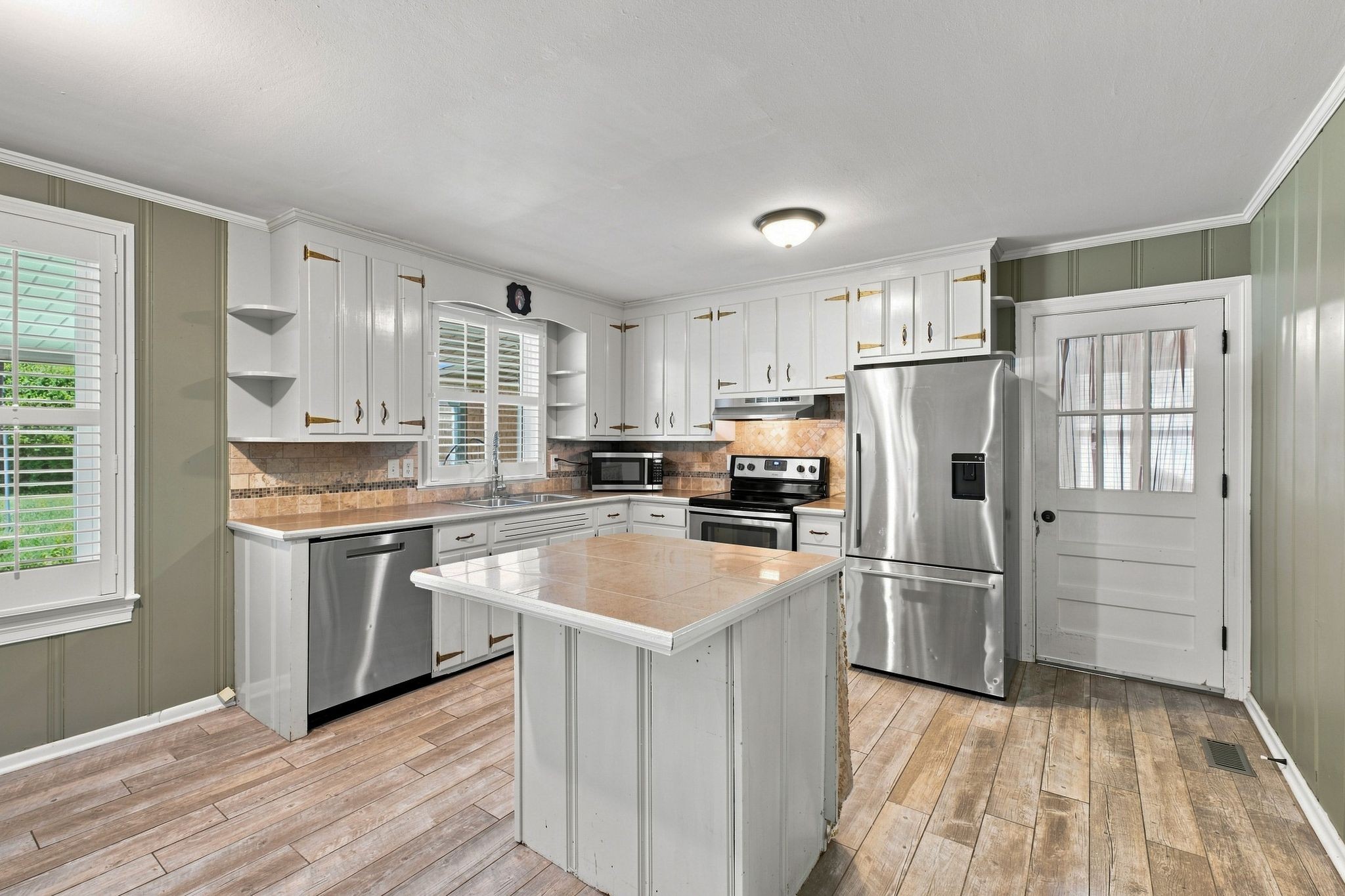 122 Hammond Ave Property Photo 1