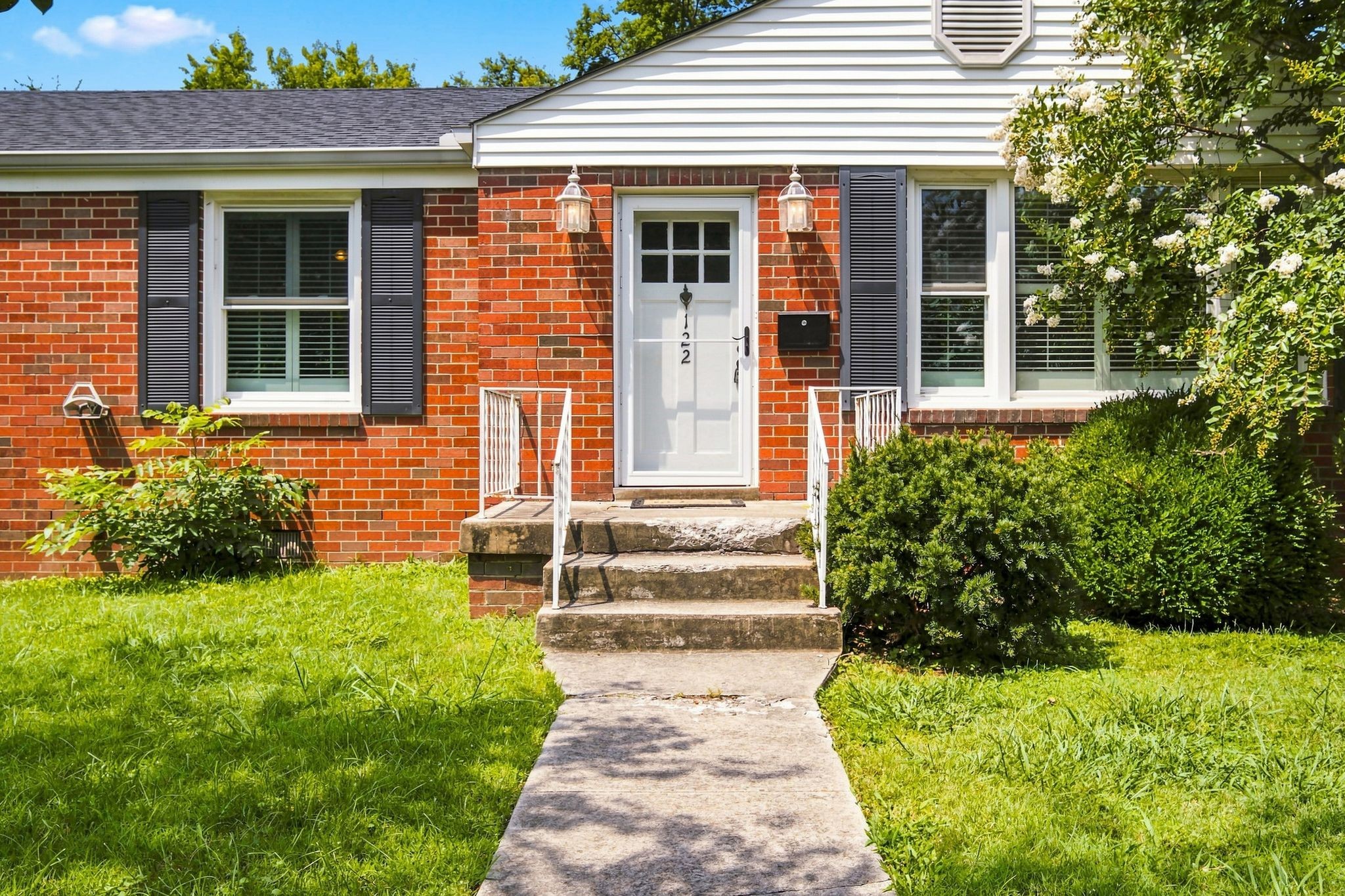 122 Hammond Ave Property Photo 2