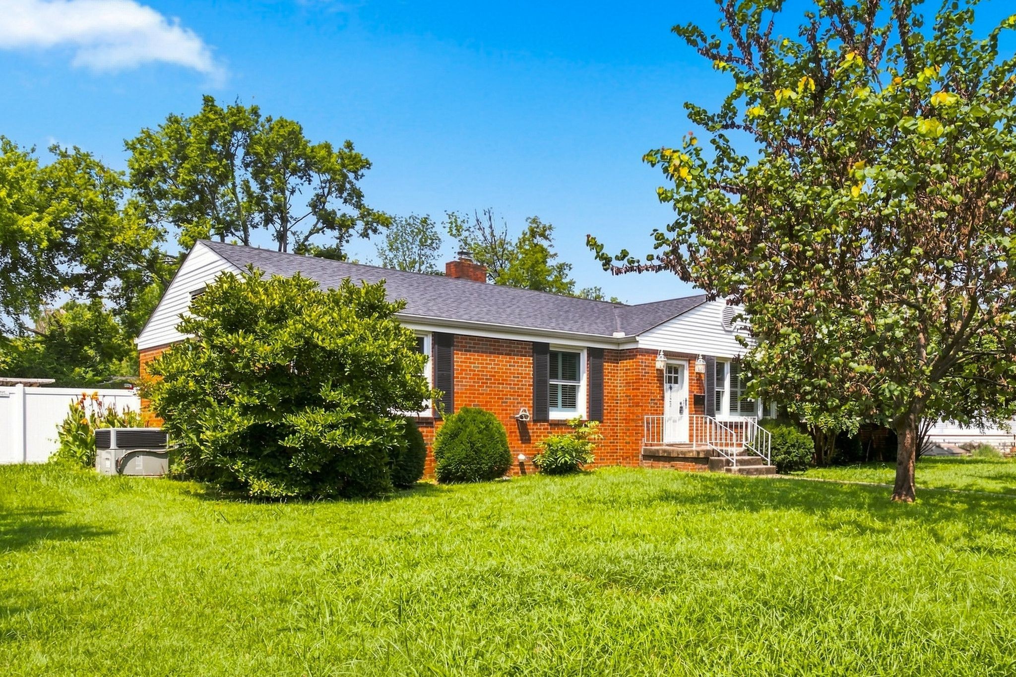 122 Hammond Ave Property Photo 4