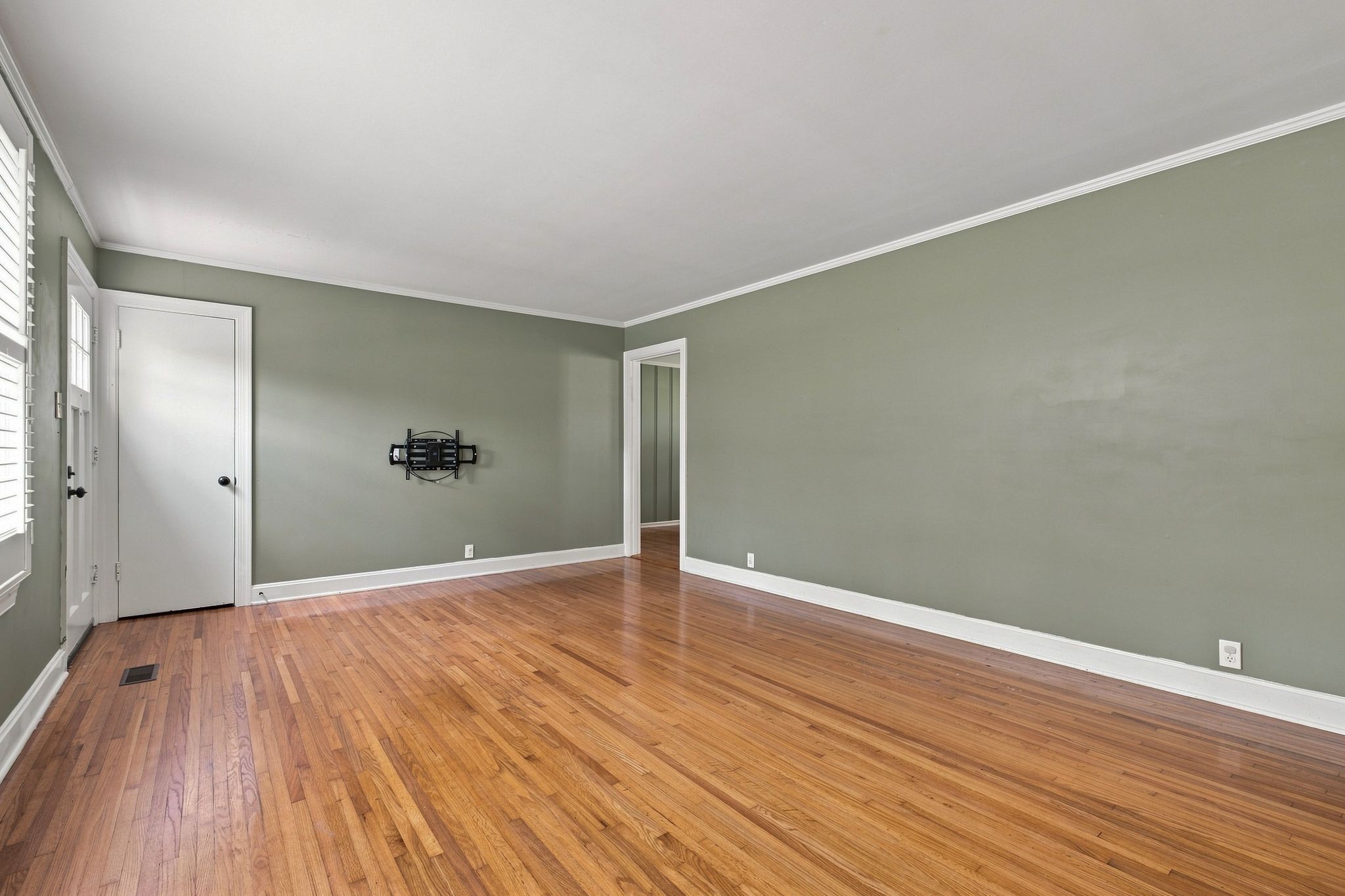 122 Hammond Ave Property Photo 8