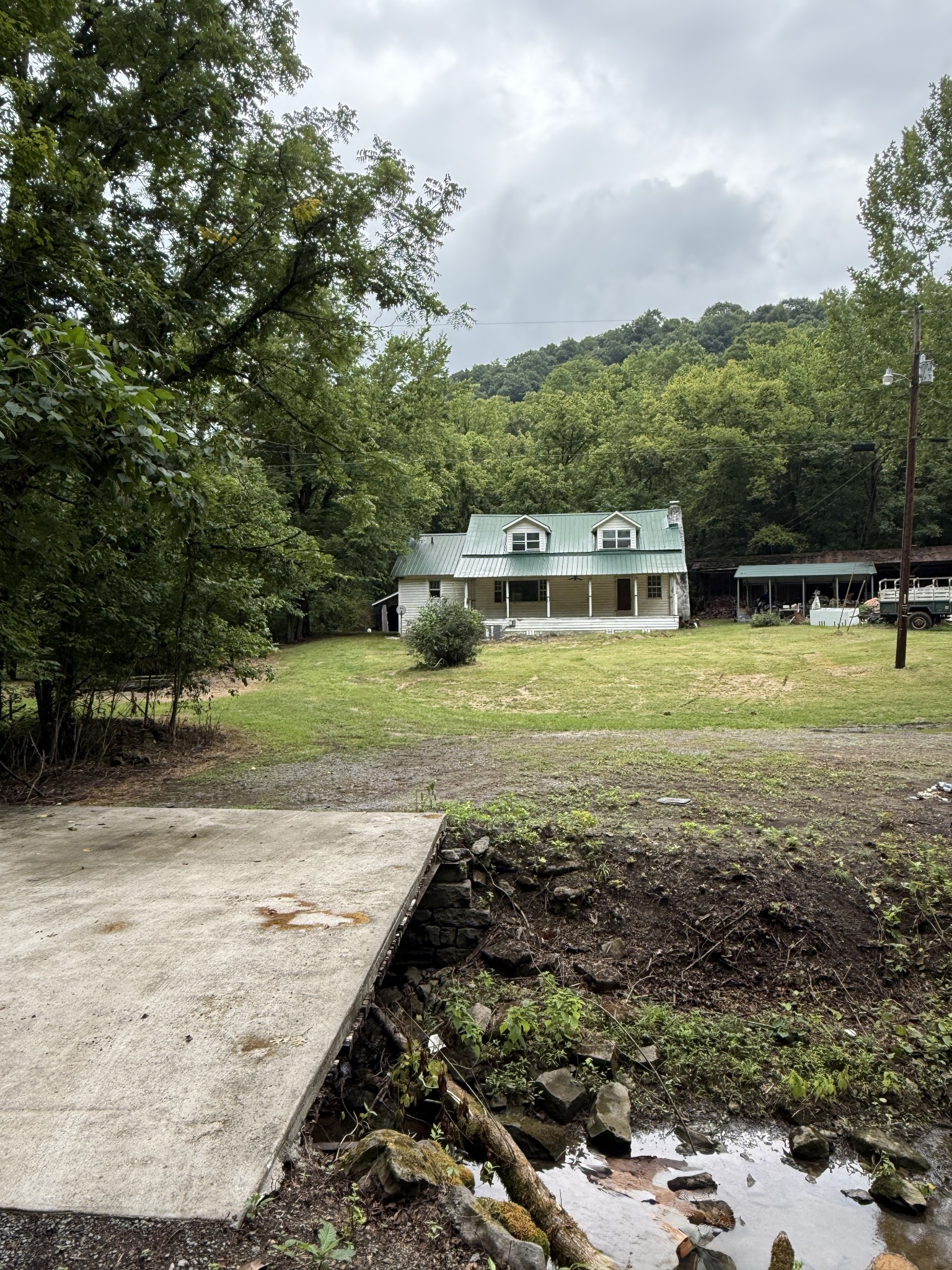 416 Hix Hollow Rd Property Photo 1