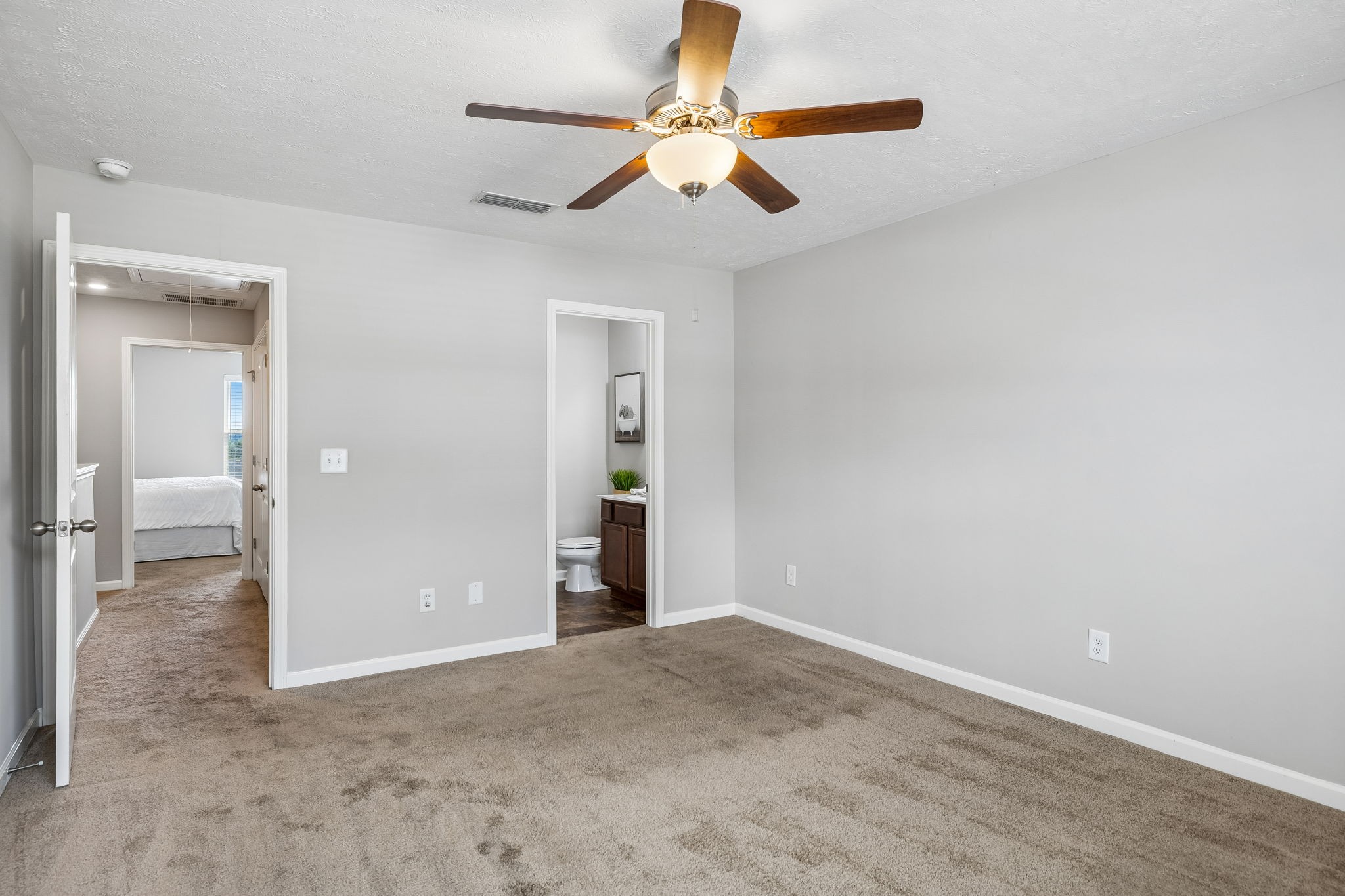4050 Saddlecreek Way Property Photo 14
