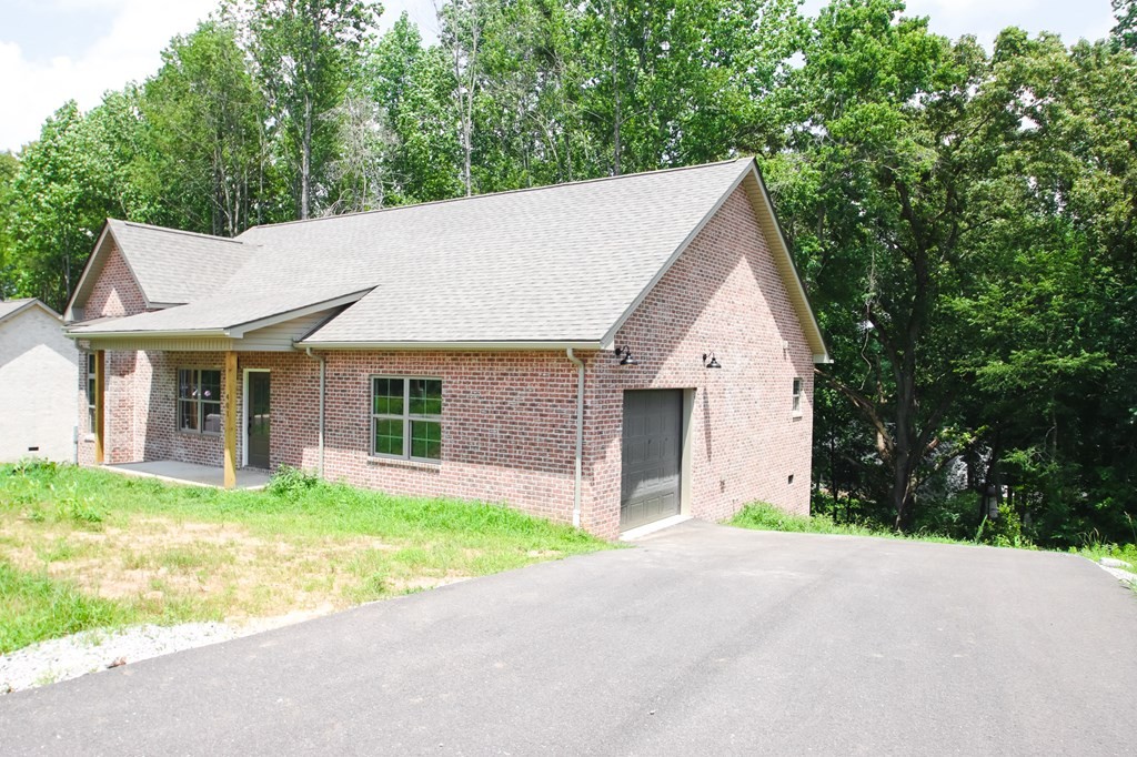 401 Crossvine Rd Property Photo 3