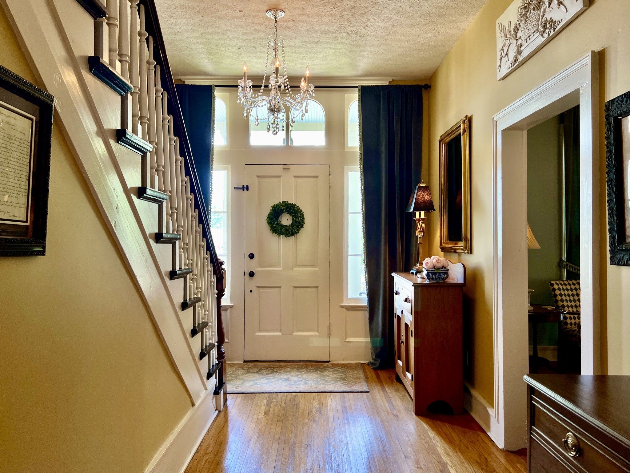 210 S College St Property Photo 3