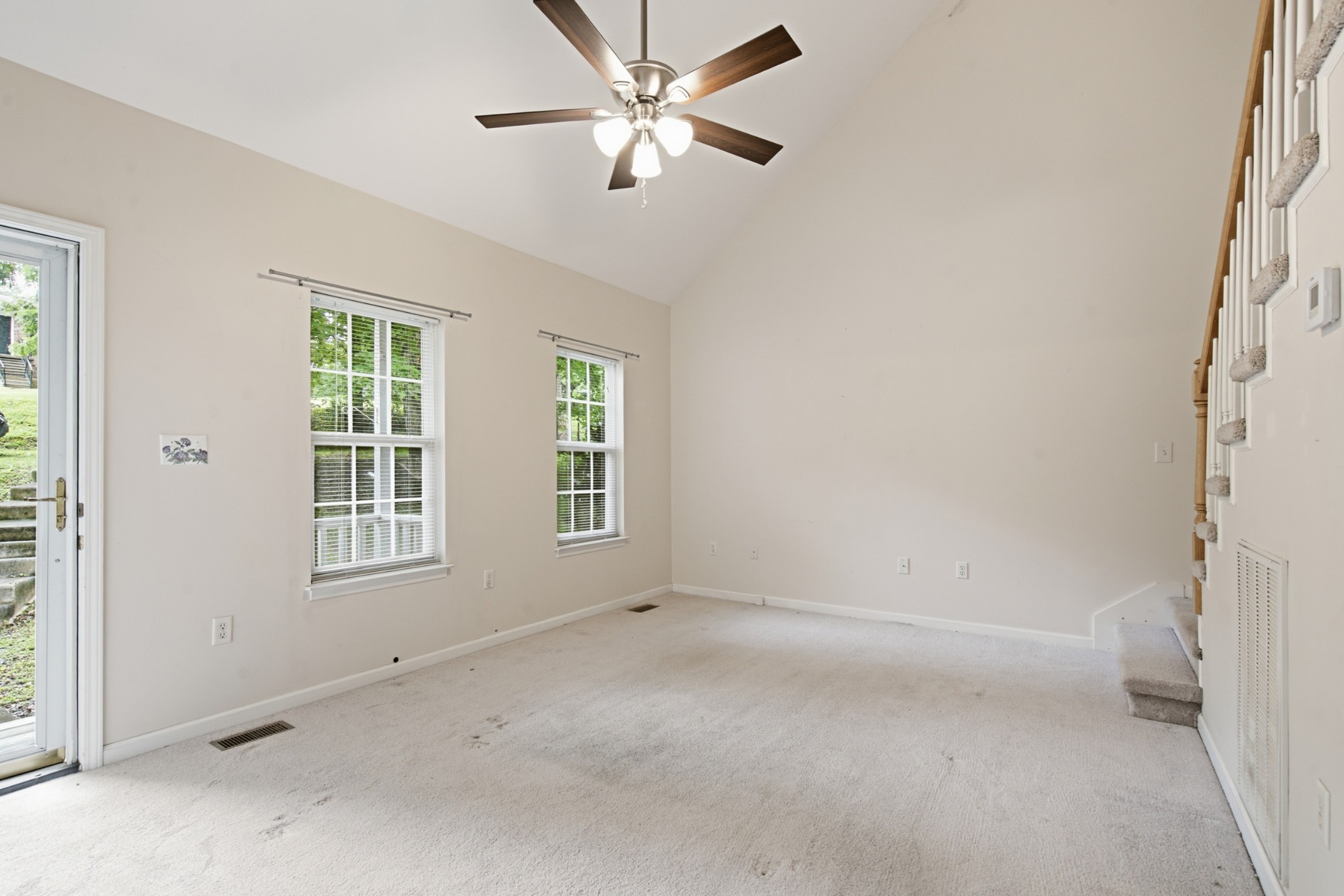 958 Jordan Cir Property Photo 6