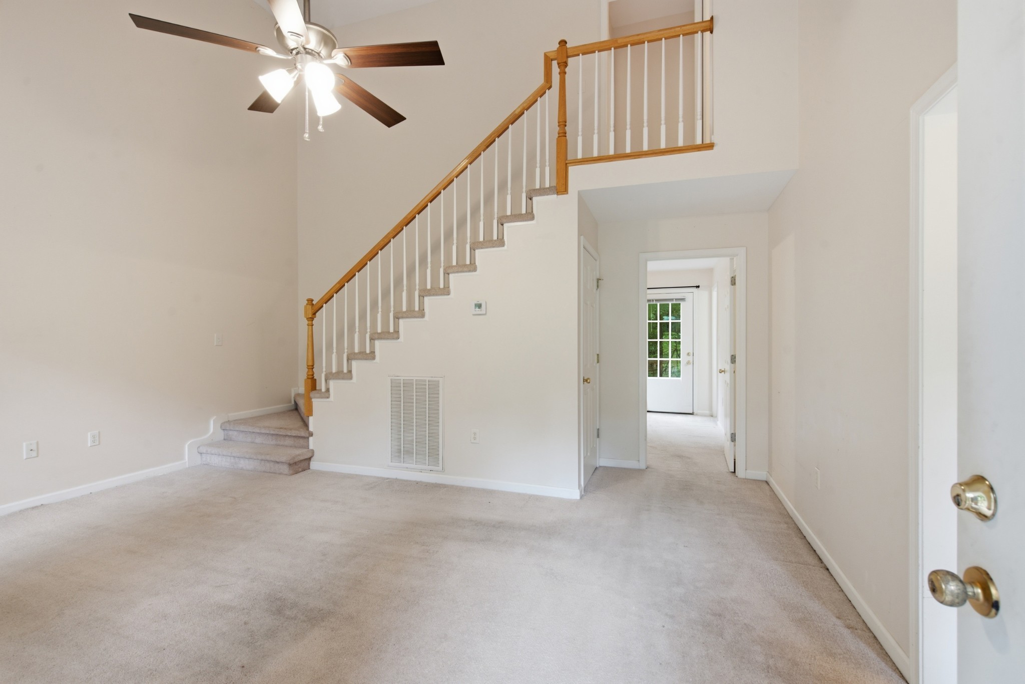 958 Jordan Cir Property Photo 7