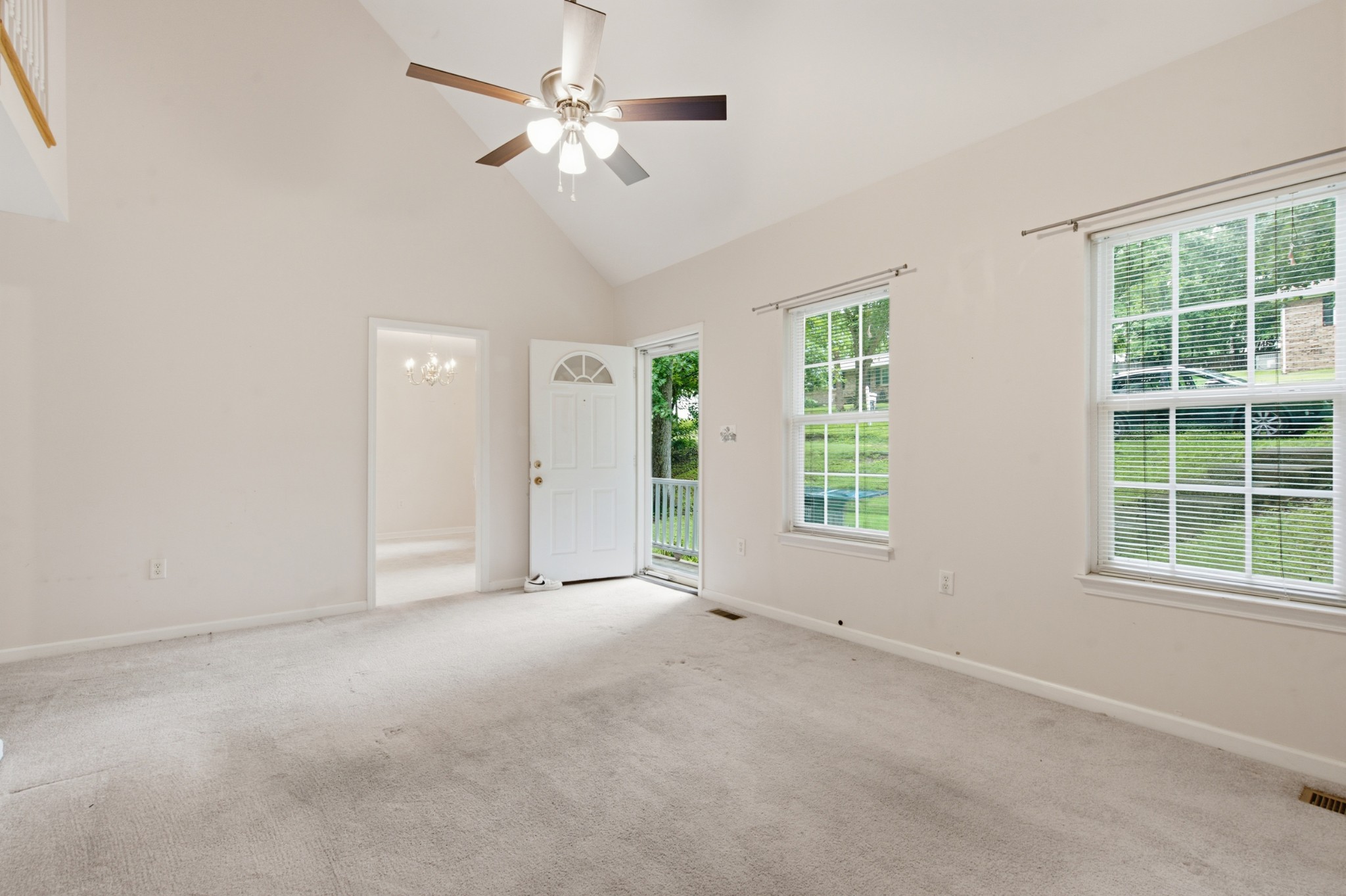 958 Jordan Cir Property Photo 8