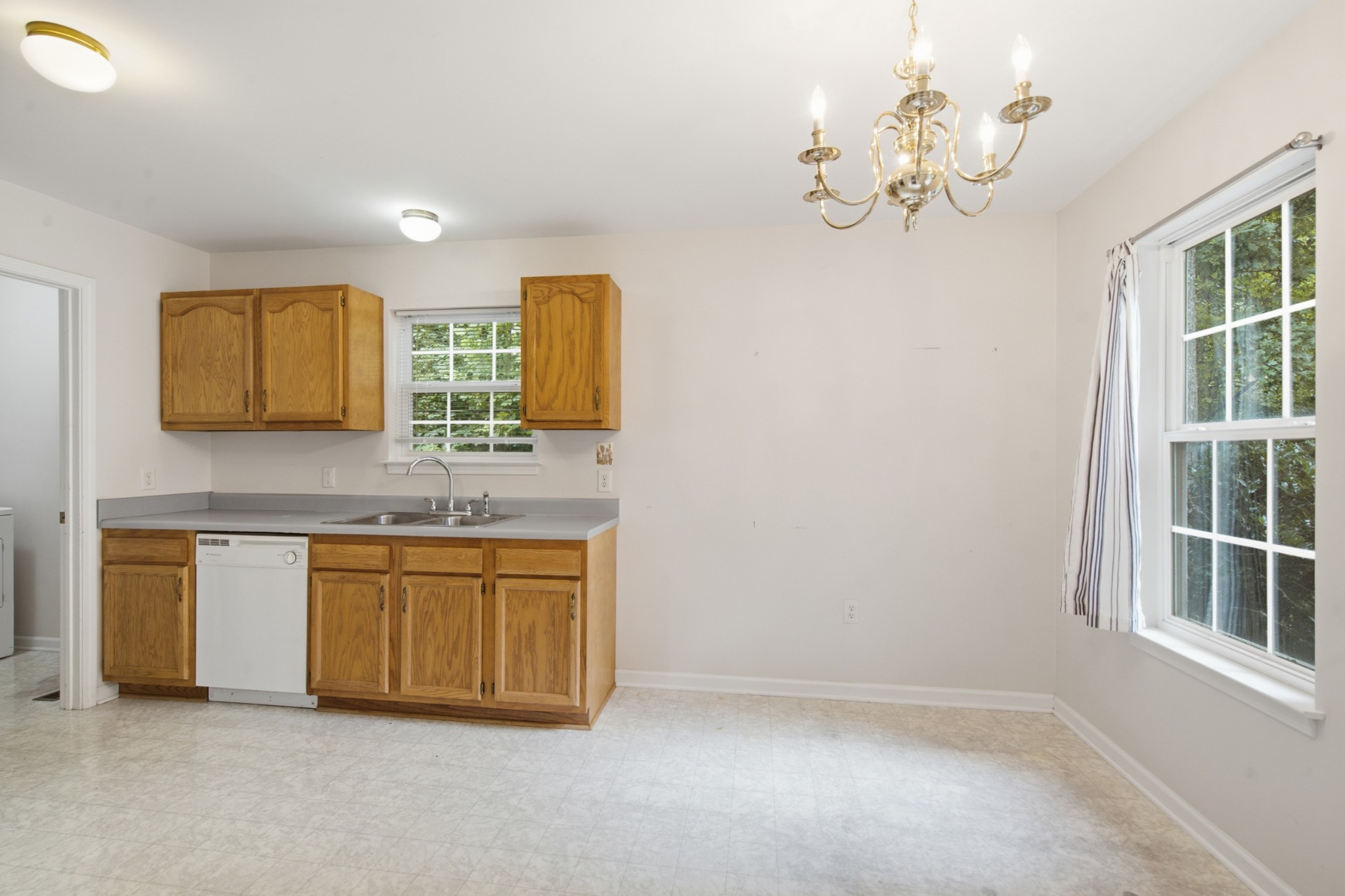 958 Jordan Cir Property Photo 10