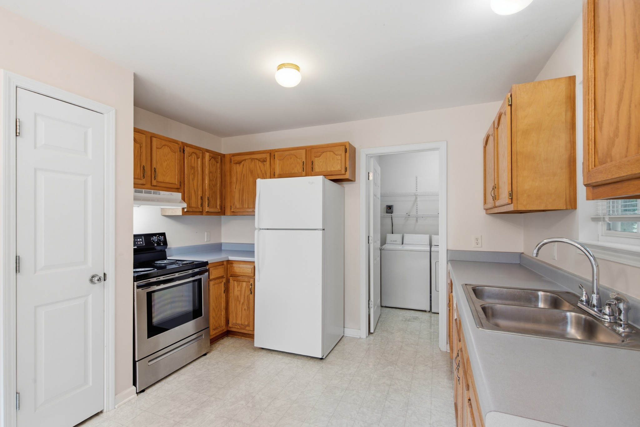958 Jordan Cir Property Photo 11