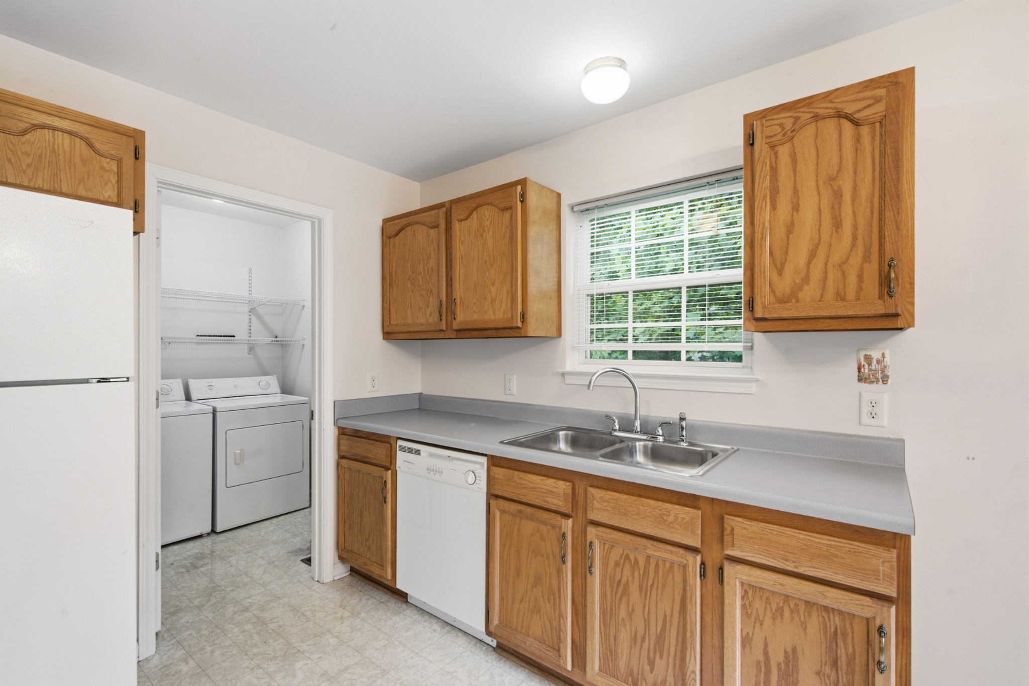 958 Jordan Cir Property Photo 12