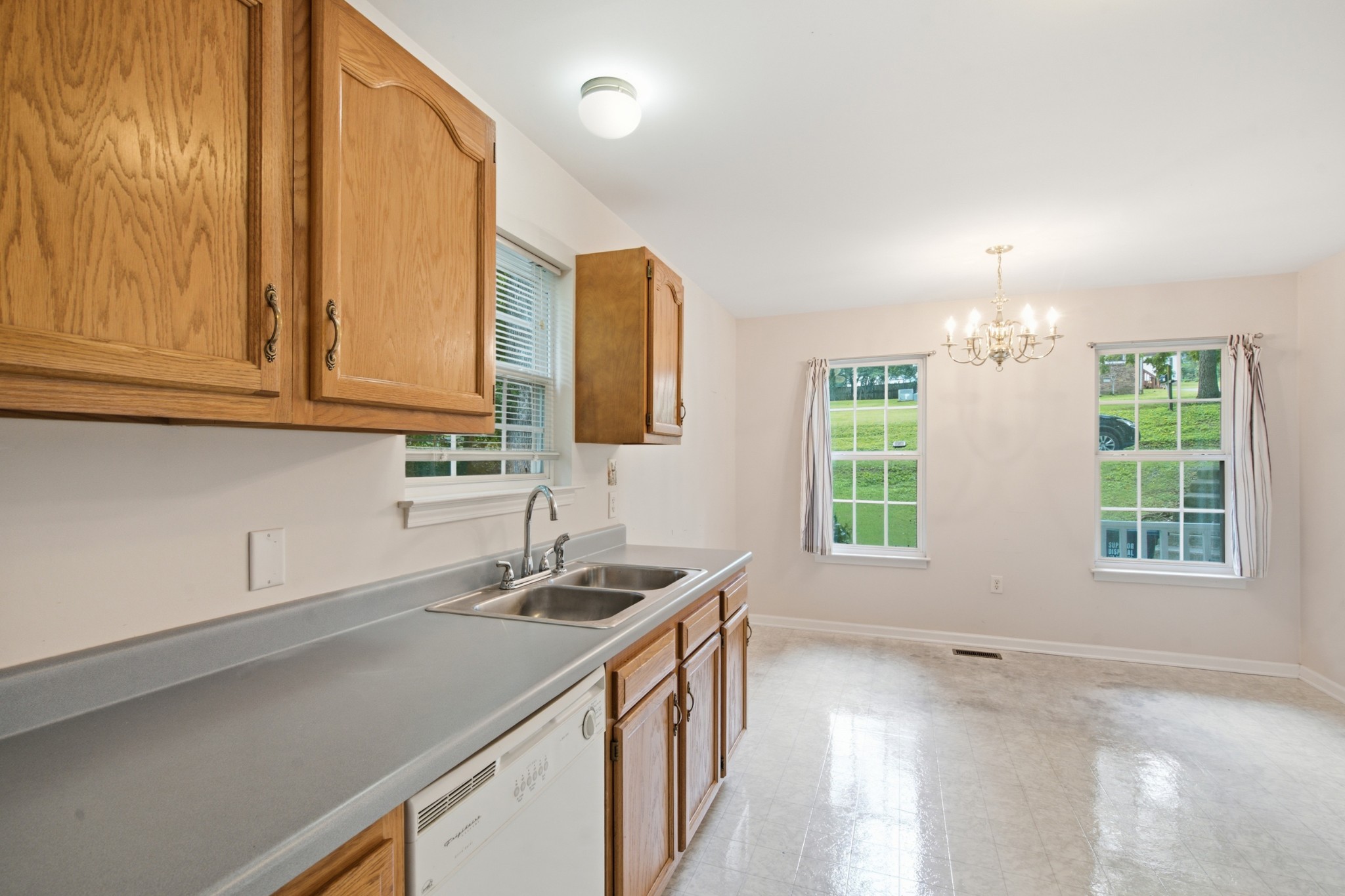958 Jordan Cir Property Photo 13
