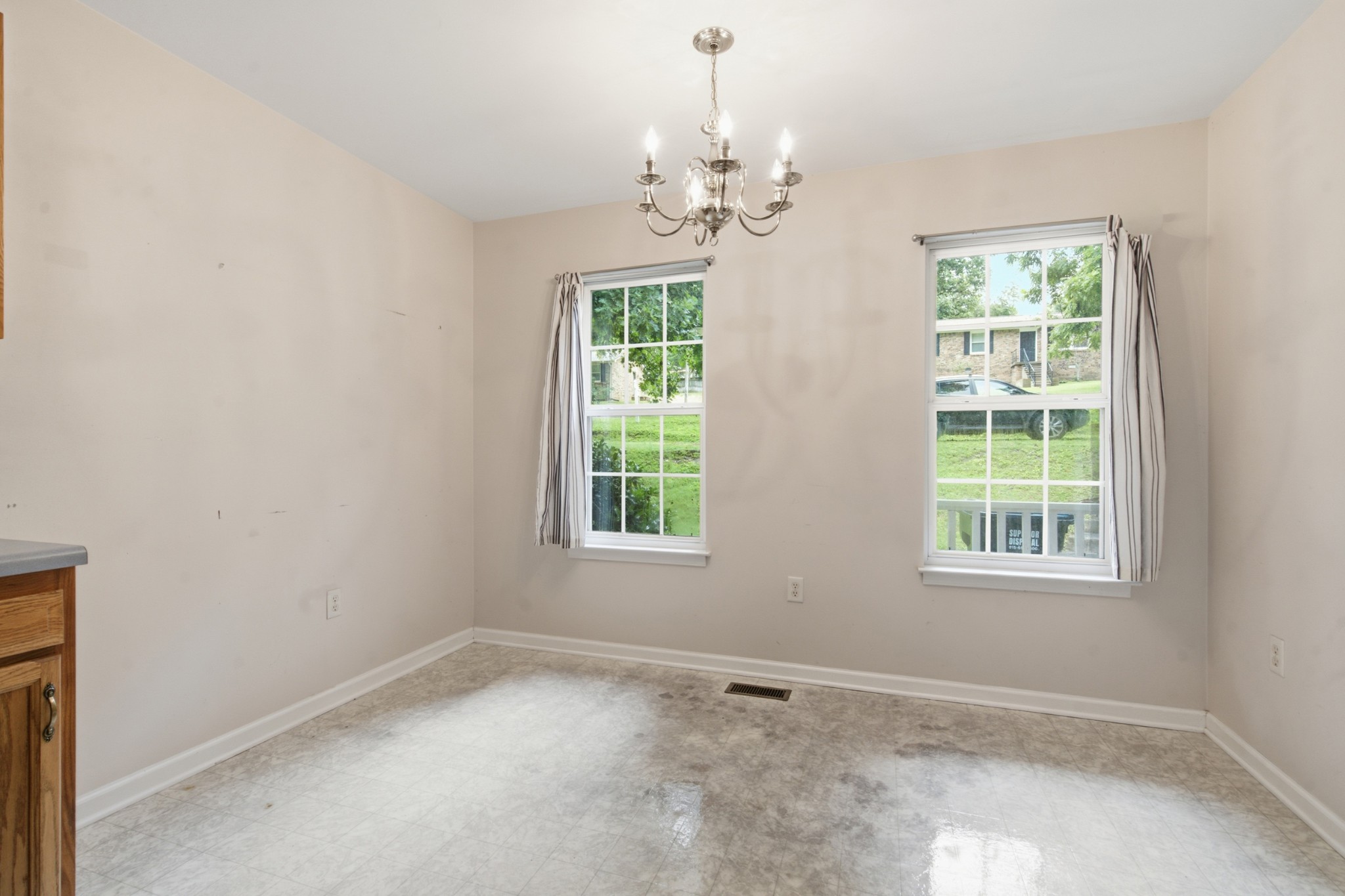 958 Jordan Cir Property Photo 15