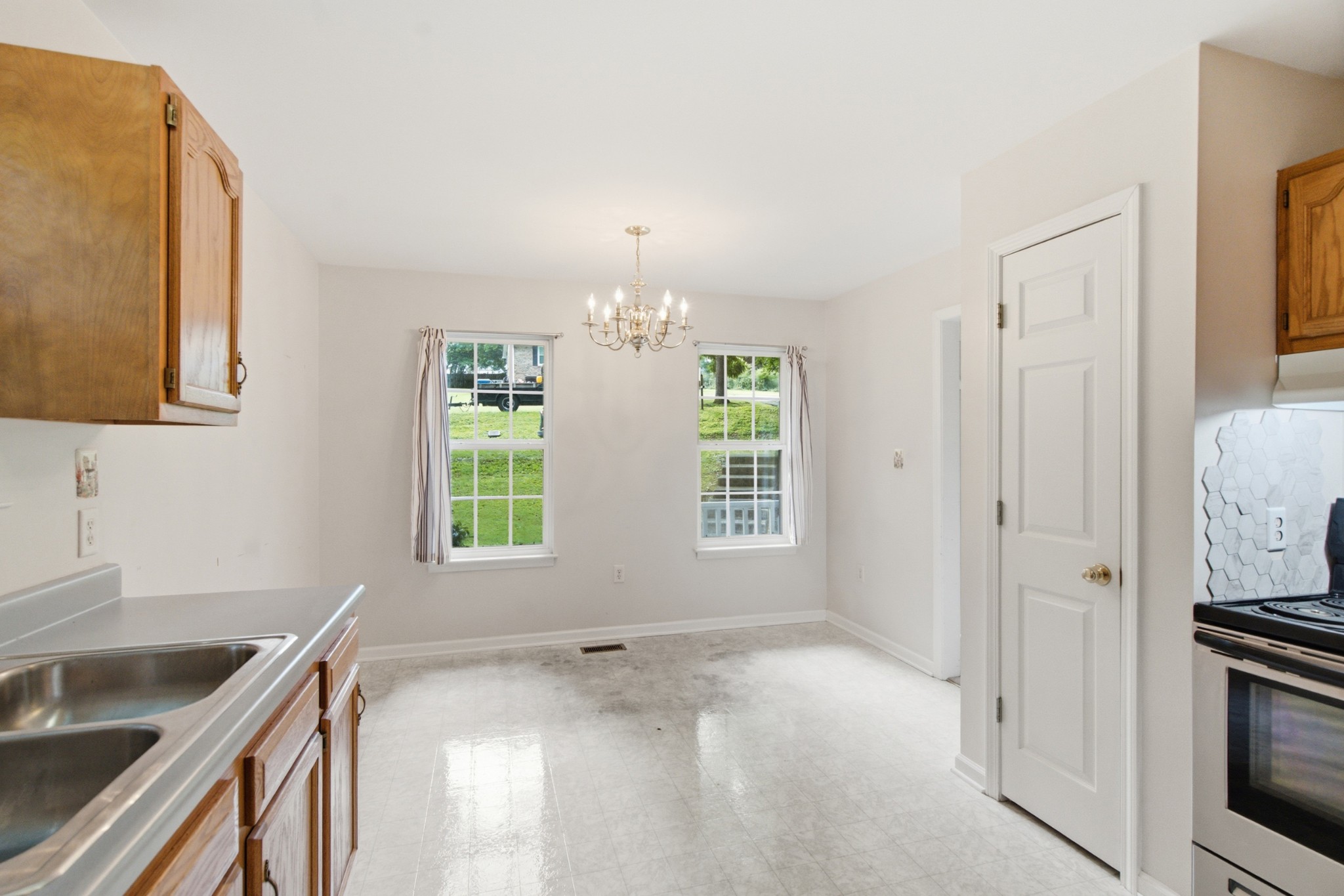 958 Jordan Cir Property Photo 16