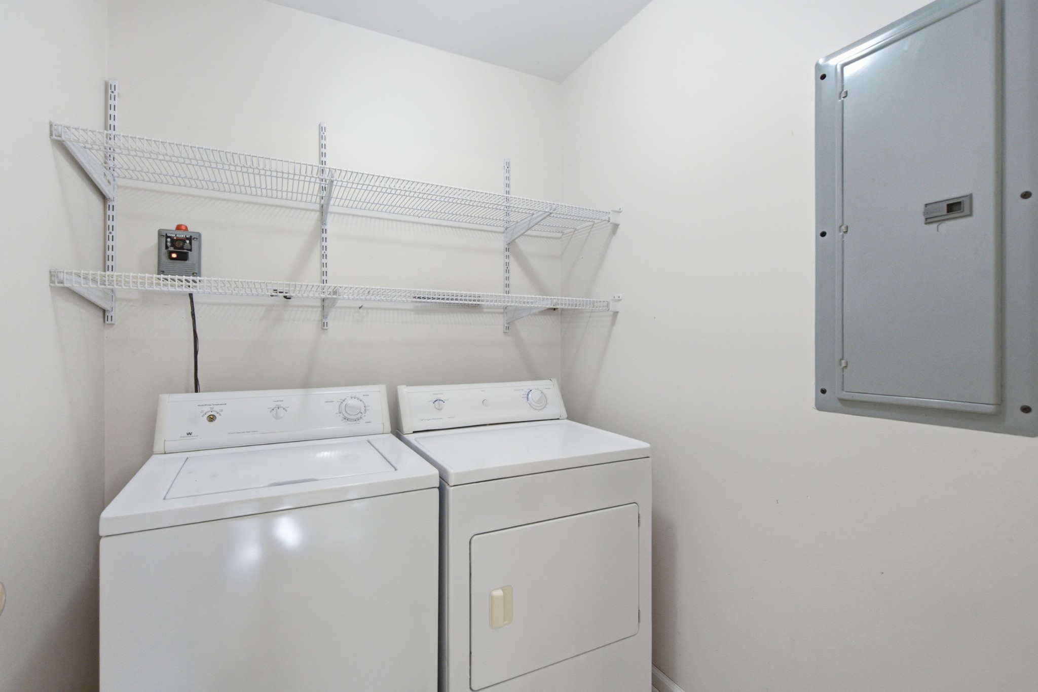 958 Jordan Cir Property Photo 17