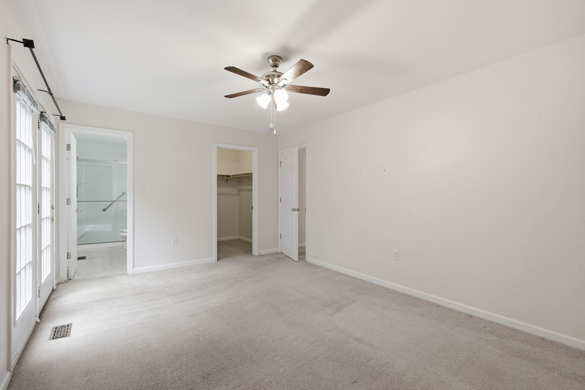 958 Jordan Cir Property Photo 21