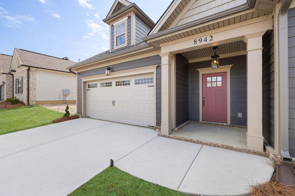 8942 Knolling Loop Property Photo 2