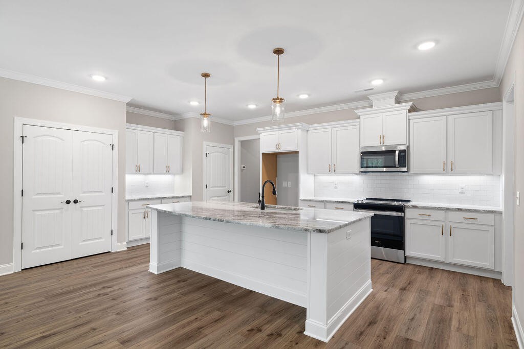 8942 Knolling Loop Property Photo 8