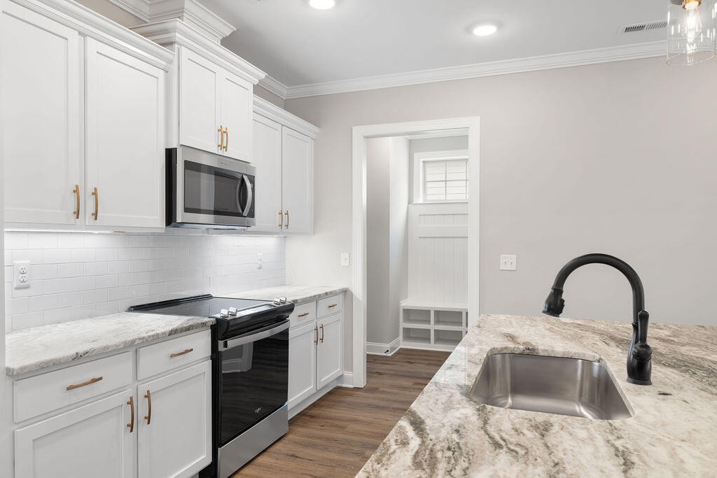 8942 Knolling Loop Property Photo 9