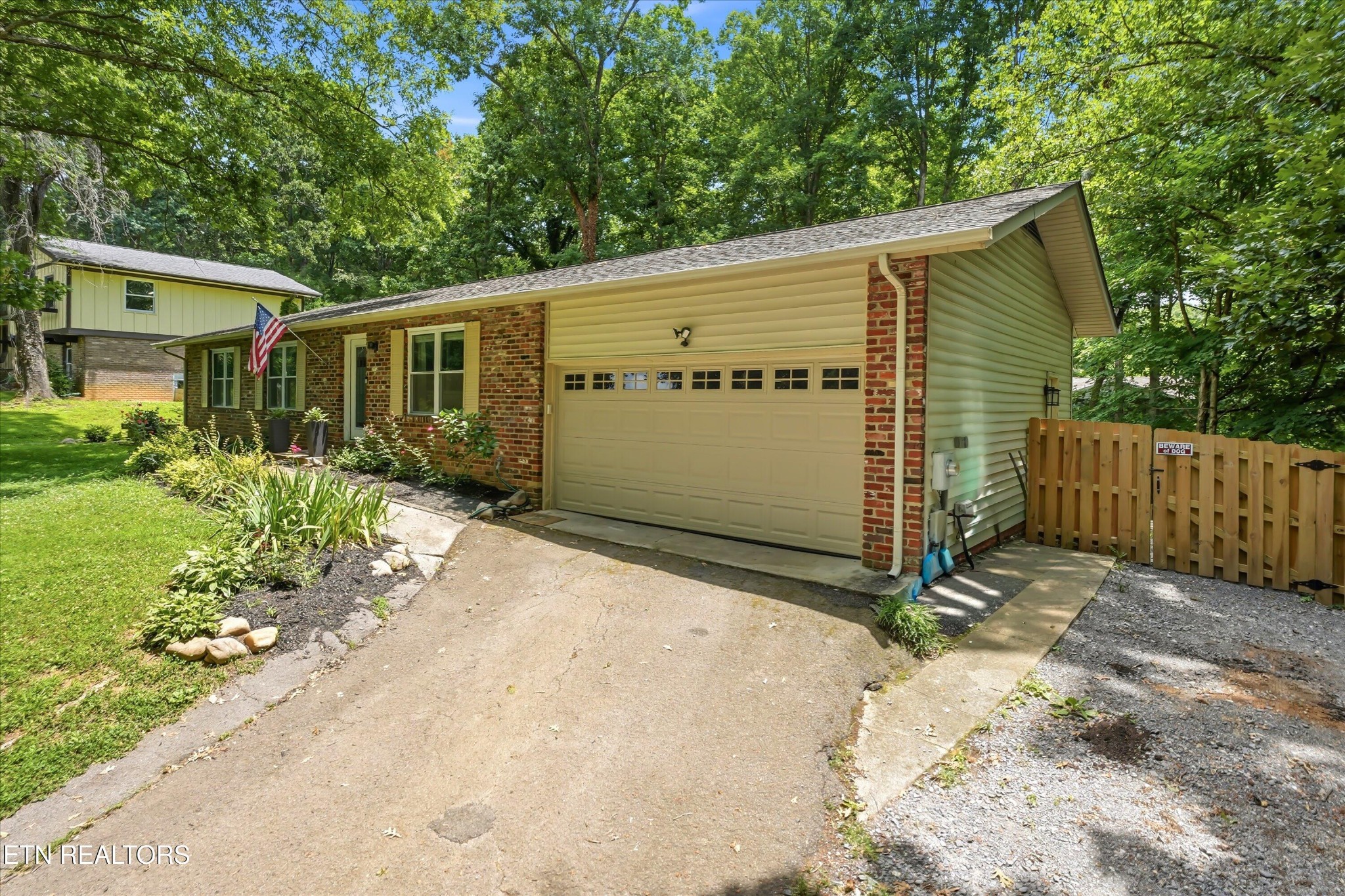 1516 Scottsdale Drive Property Photo 5