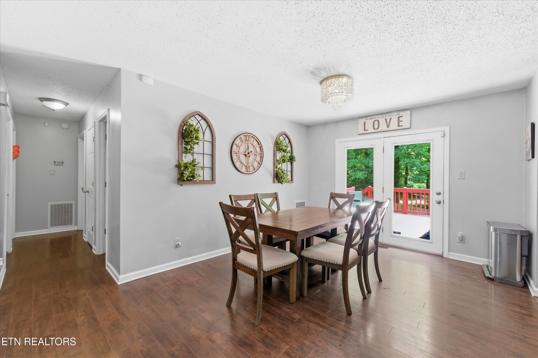 1516 Scottsdale Drive Property Photo 6