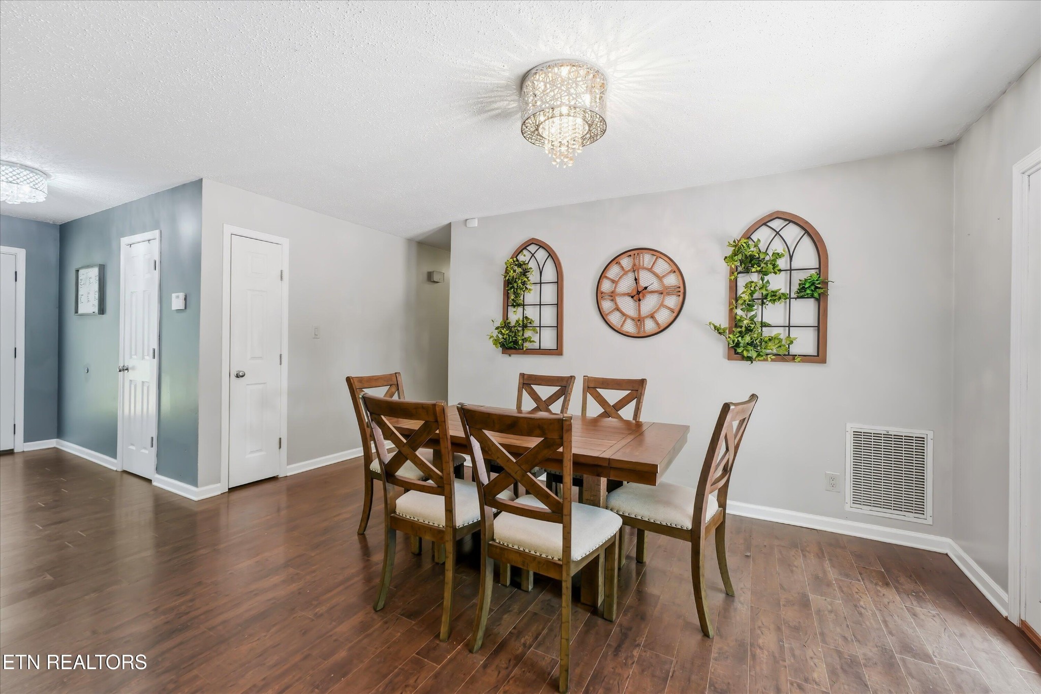 1516 Scottsdale Drive Property Photo 7