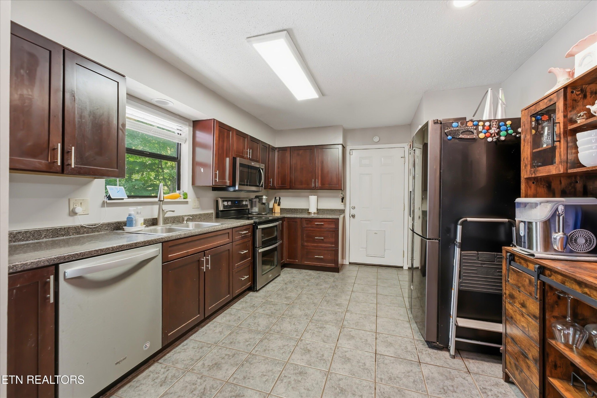 1516 Scottsdale Drive Property Photo 8