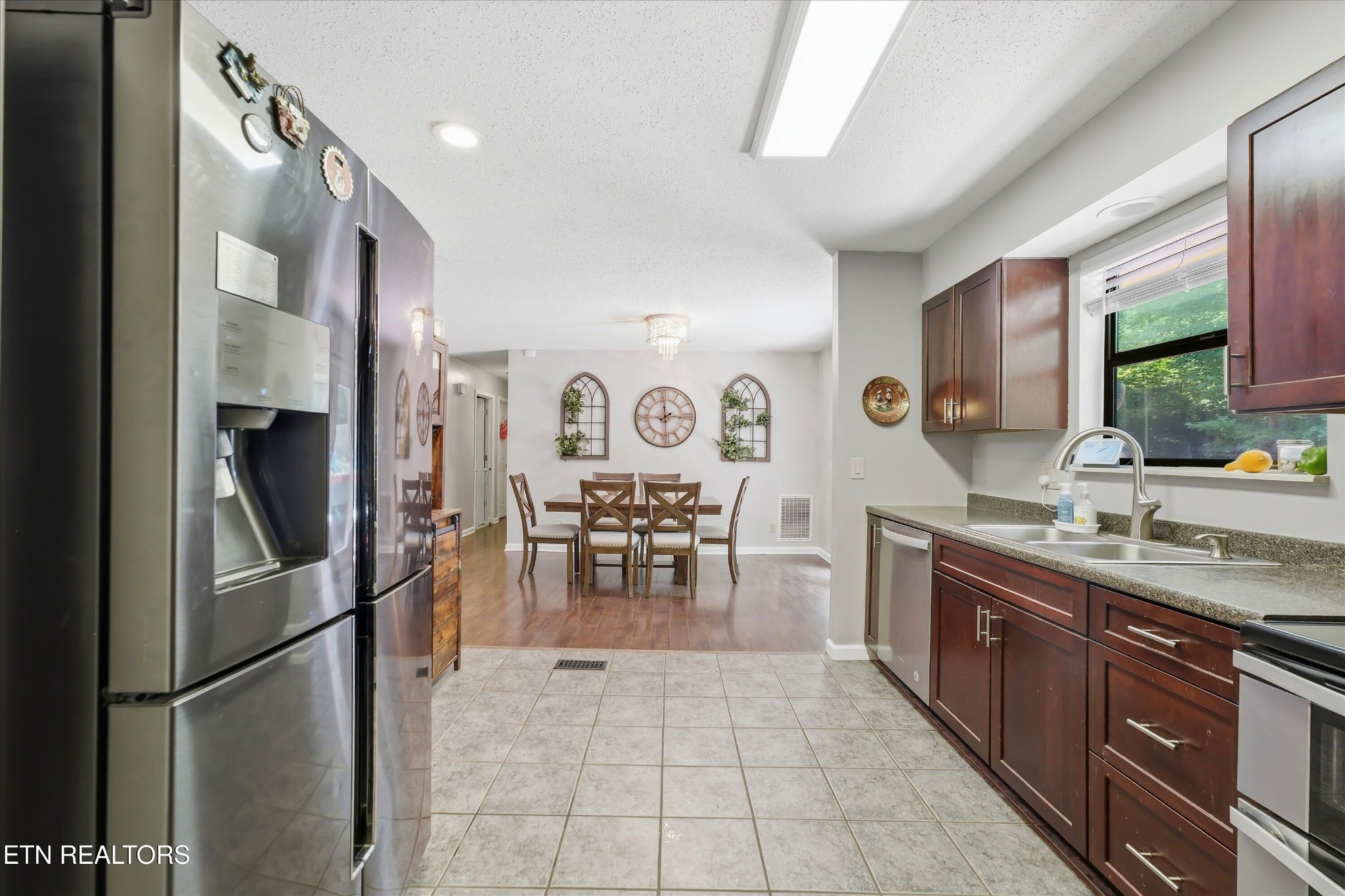 1516 Scottsdale Drive Property Photo 9