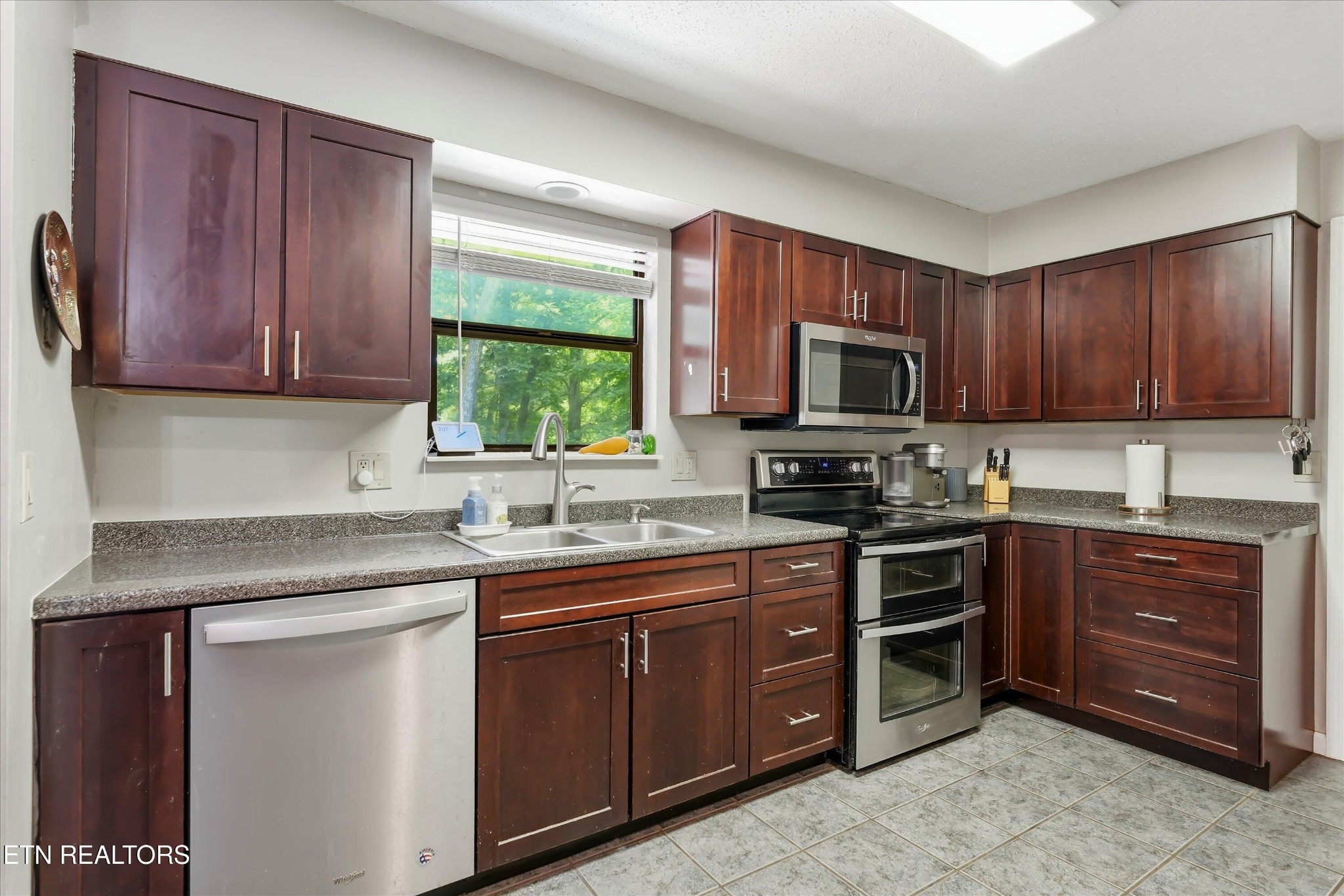 1516 Scottsdale Drive Property Photo 11