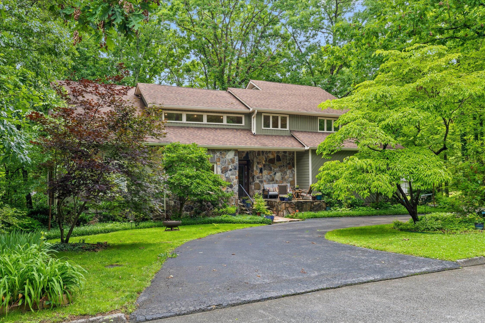 10 Pebble Lane Property Photo 1