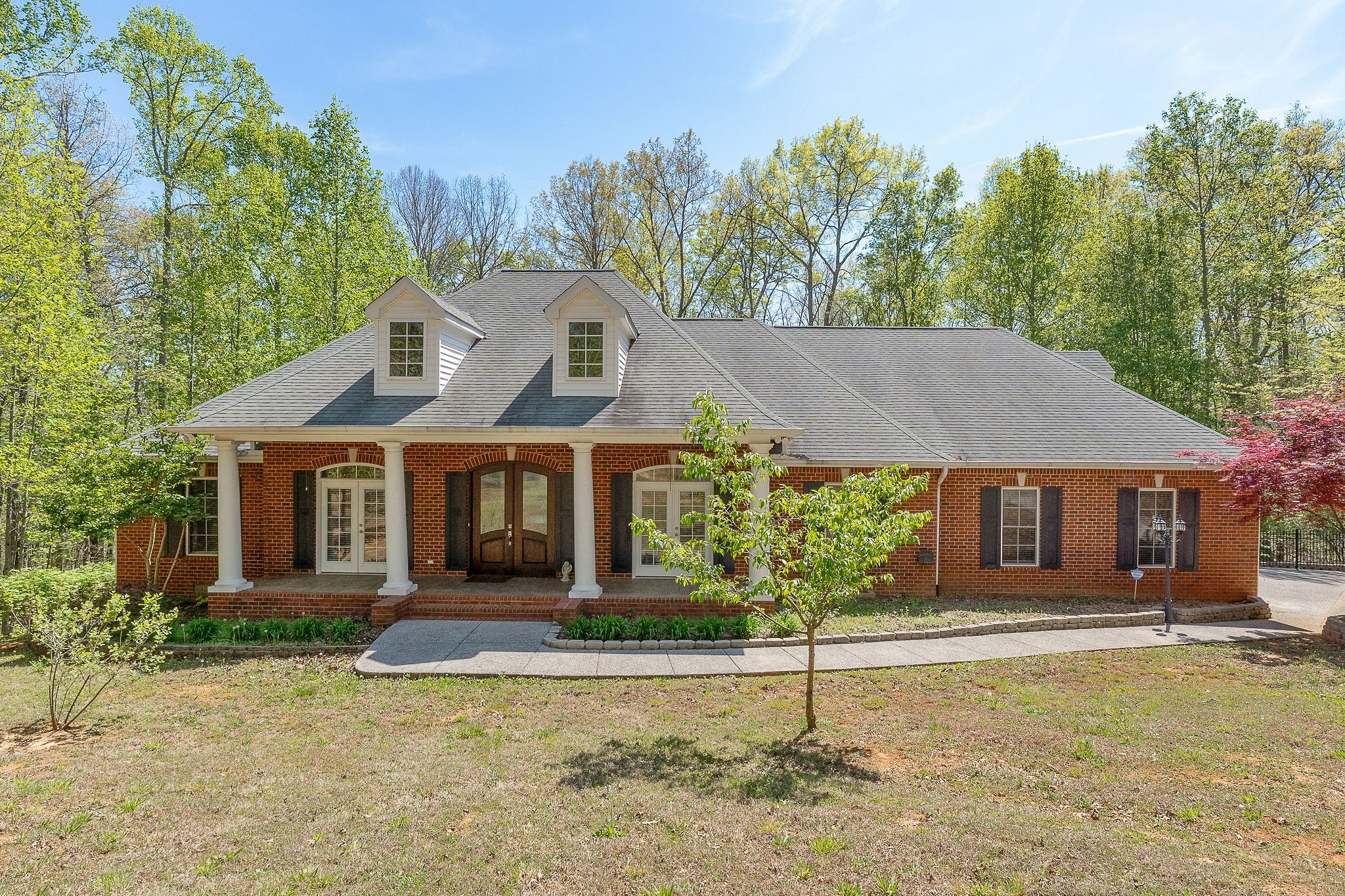 120 Dunrobin Ct Property Photo 1