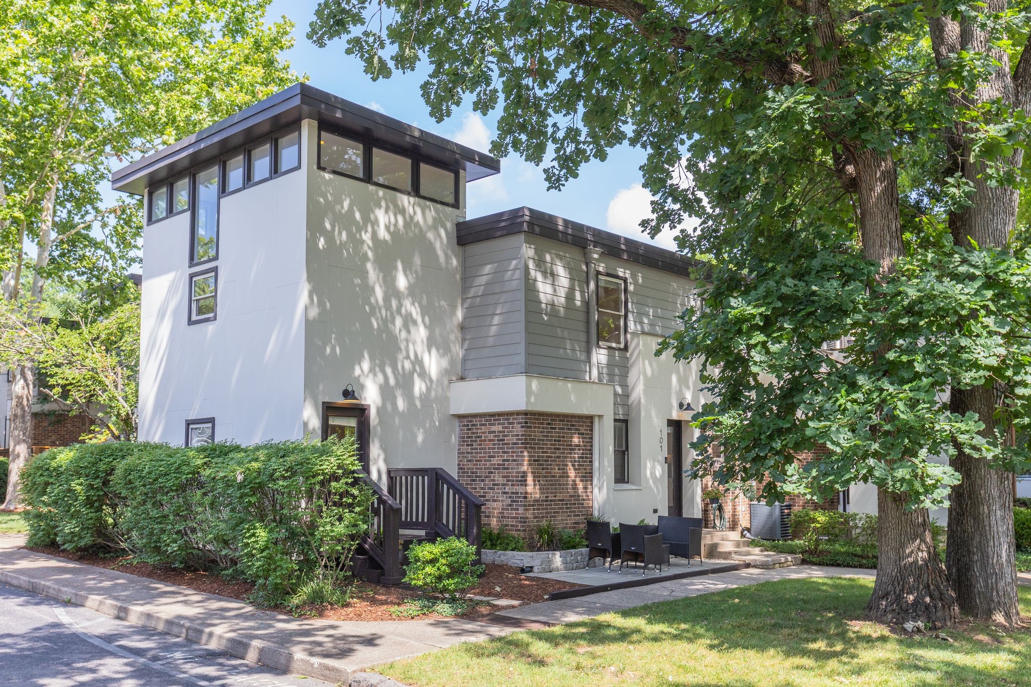 940 Gale Ln