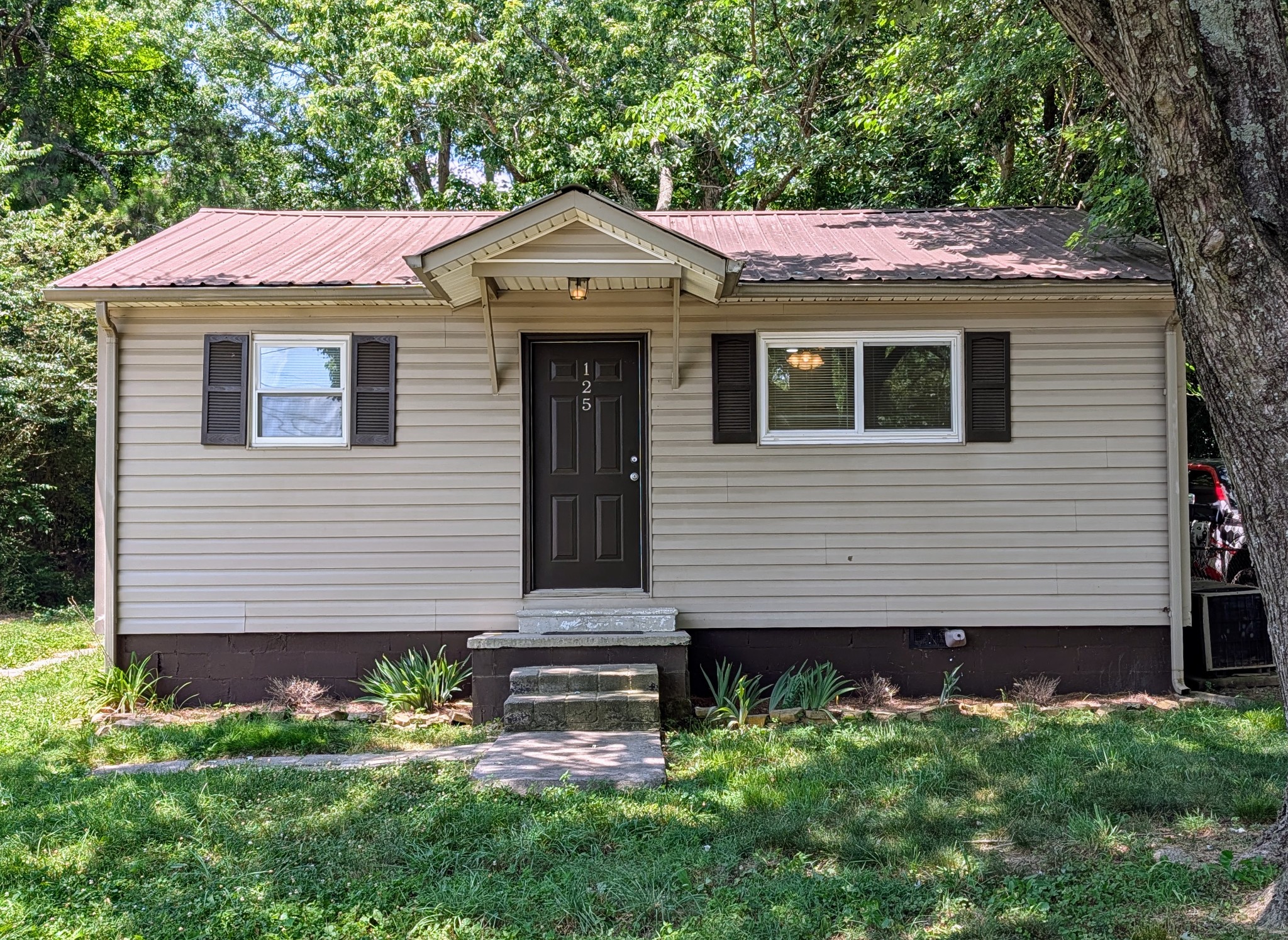 125 Dixie Dr, NE