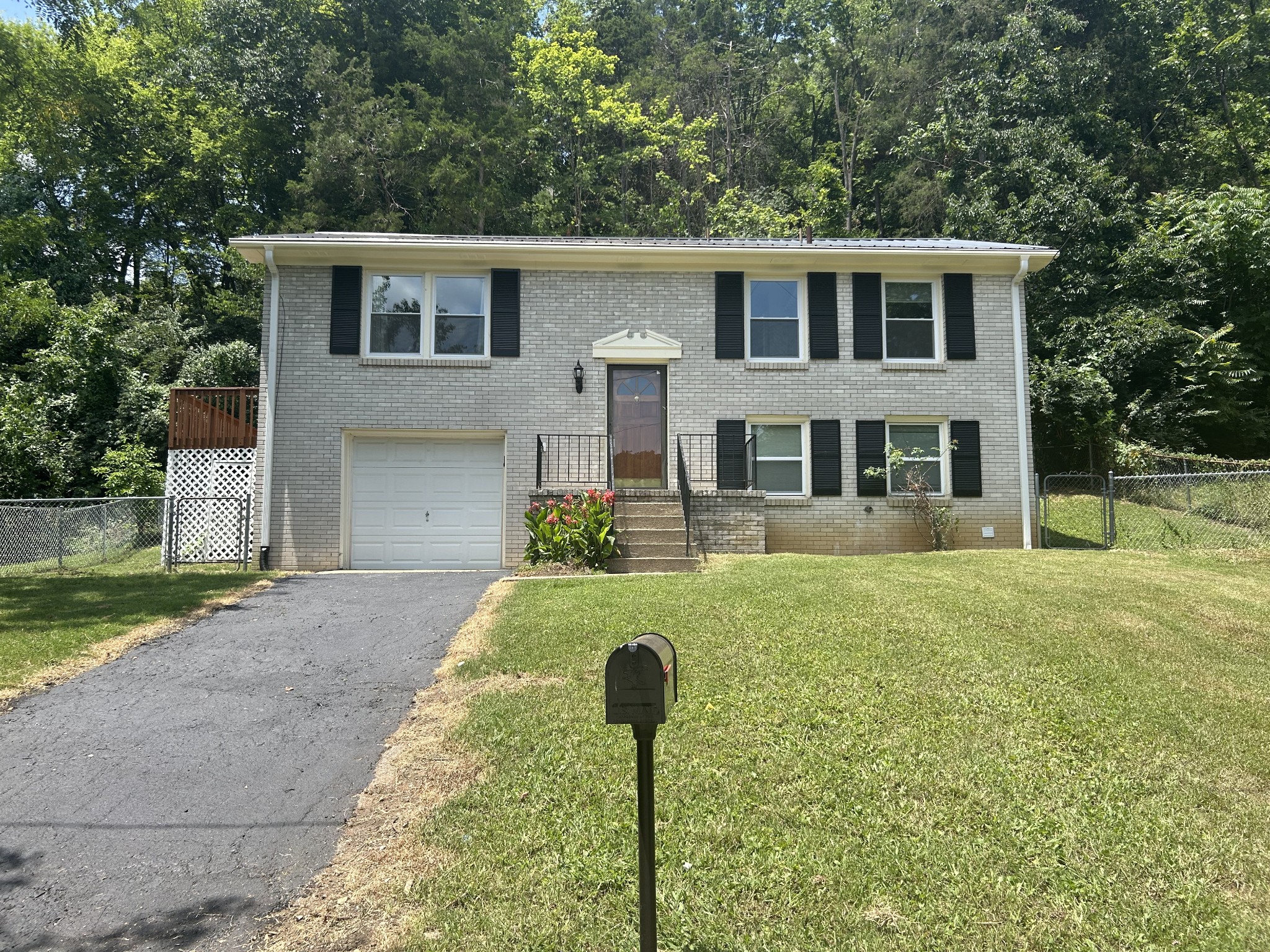 211 Sawyer Brown Ct Property Photo 1