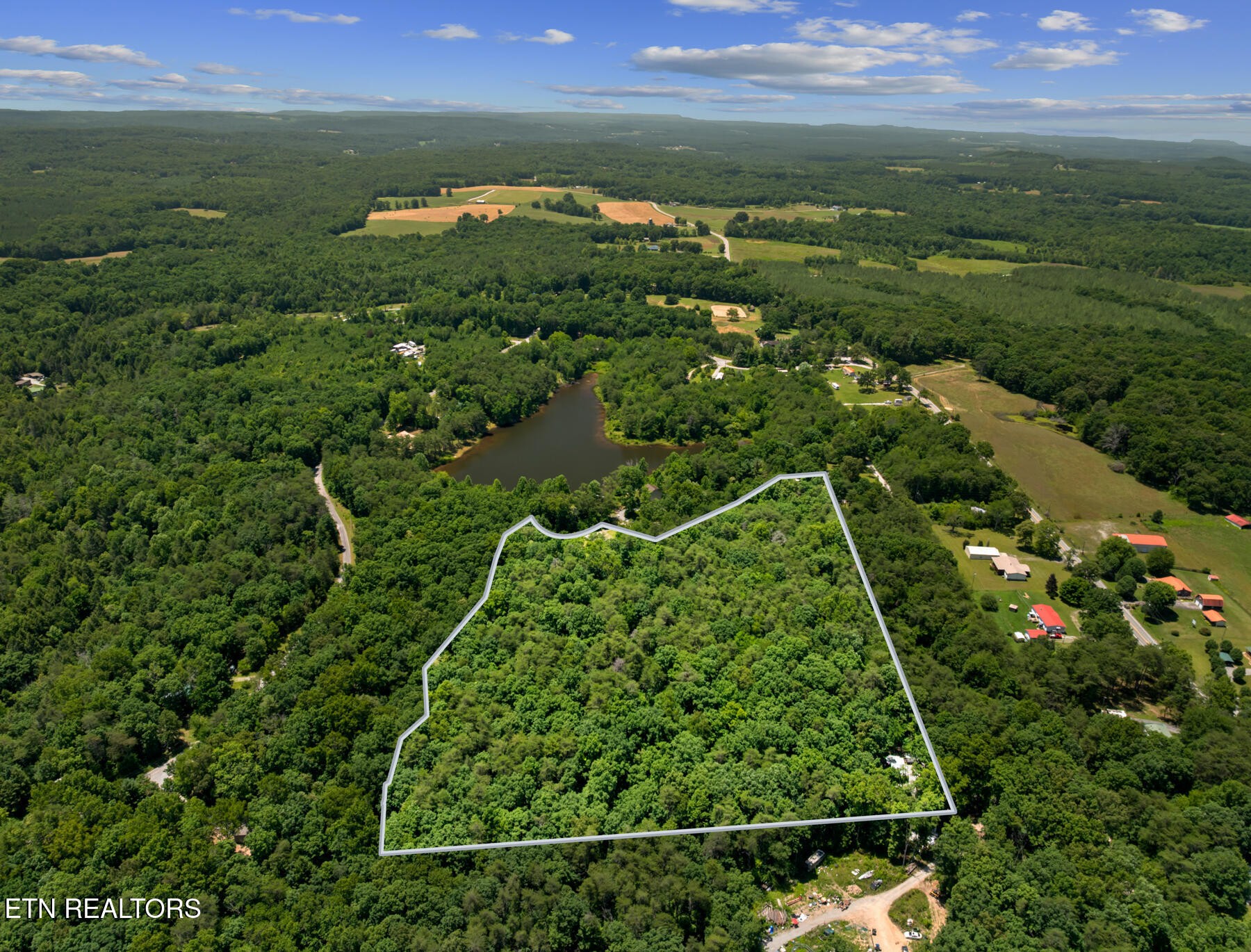 111 Seminole Circle Property Photo 1