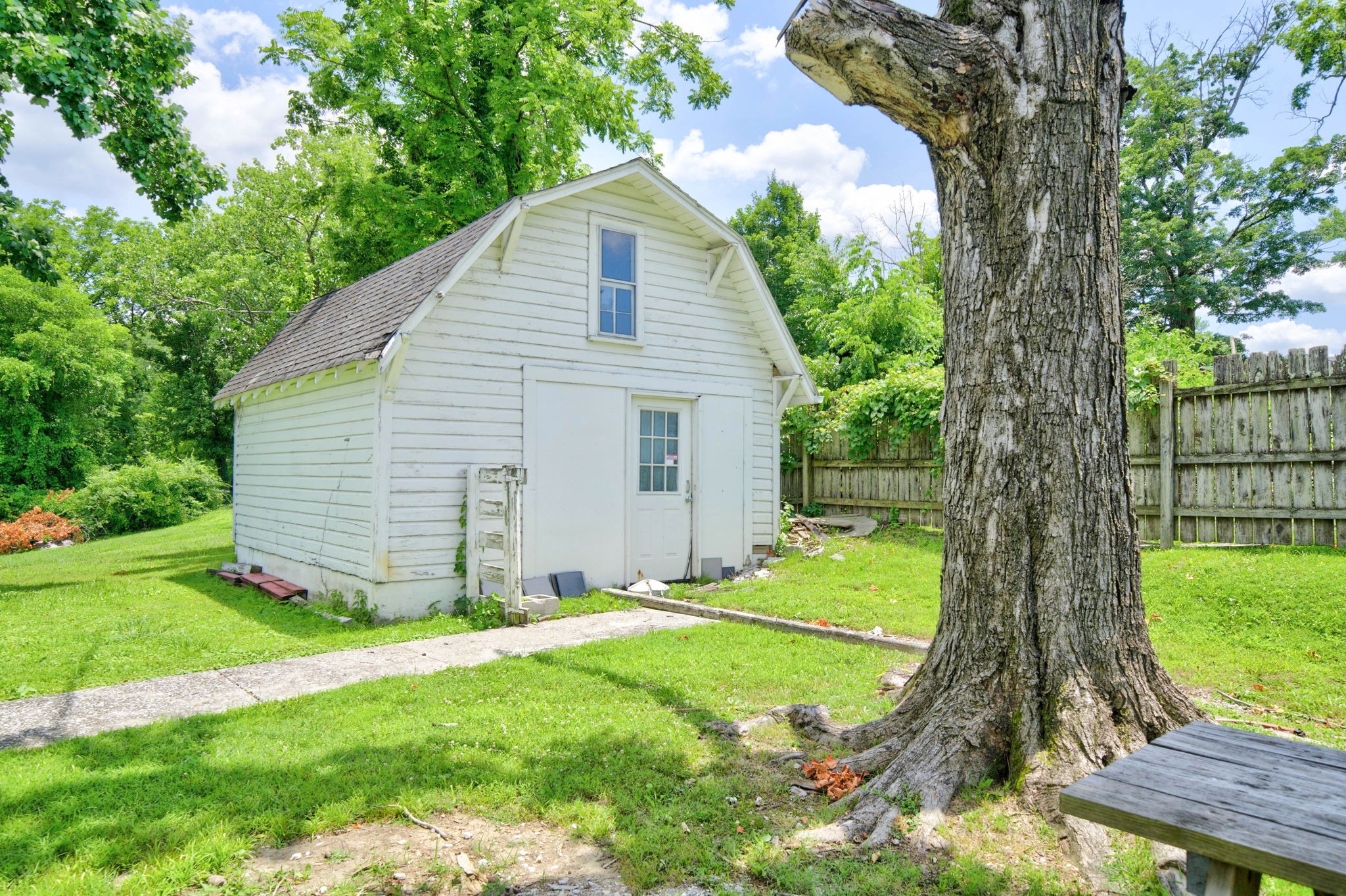 136 S Walnut Ave Property Photo 10