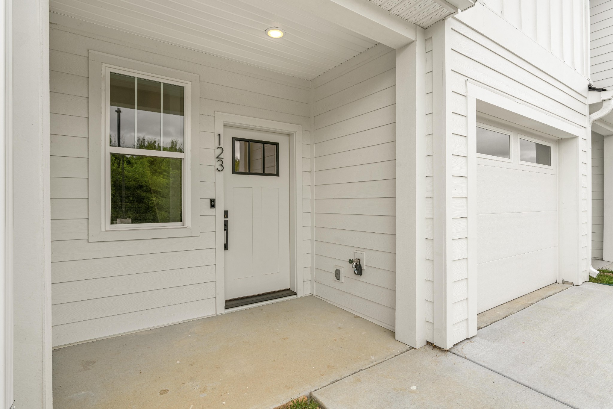 174 High Park Cir Property Photo 4