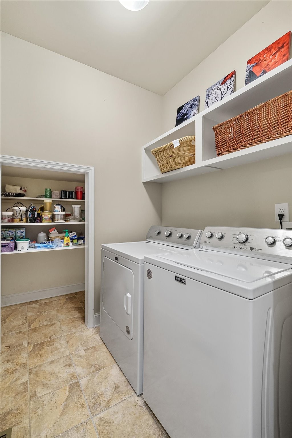 1002 Aenon Cir Property Photo 16