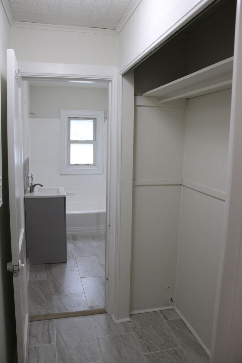 76 Elberta St Property Photo 8
