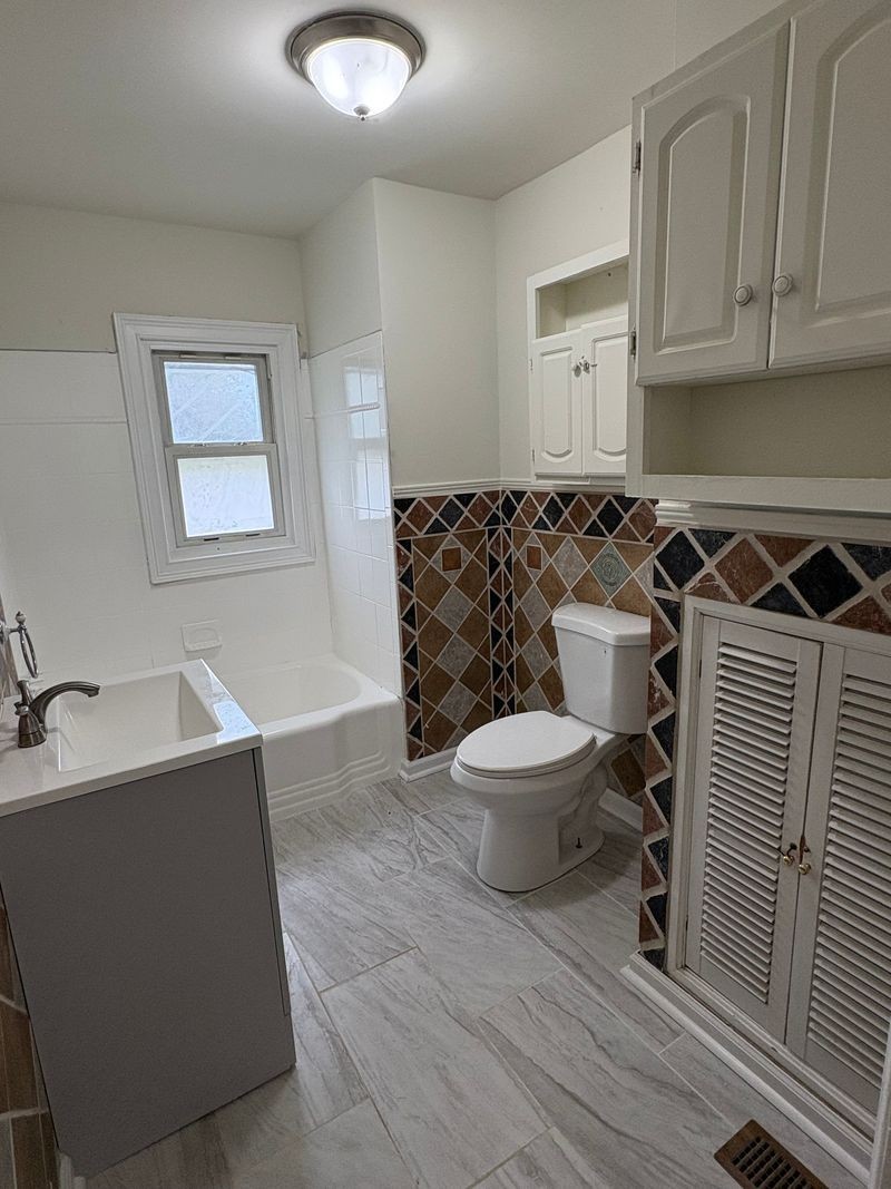 76 Elberta St Property Photo 9