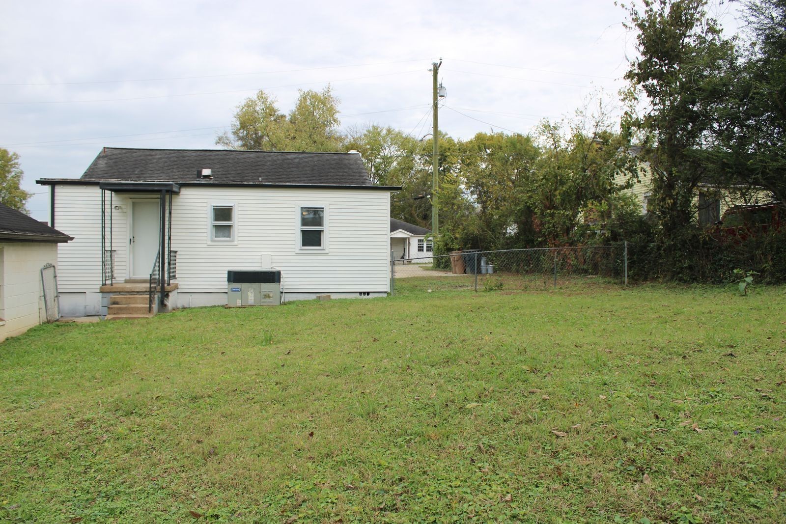 76 Elberta St Property Photo 17