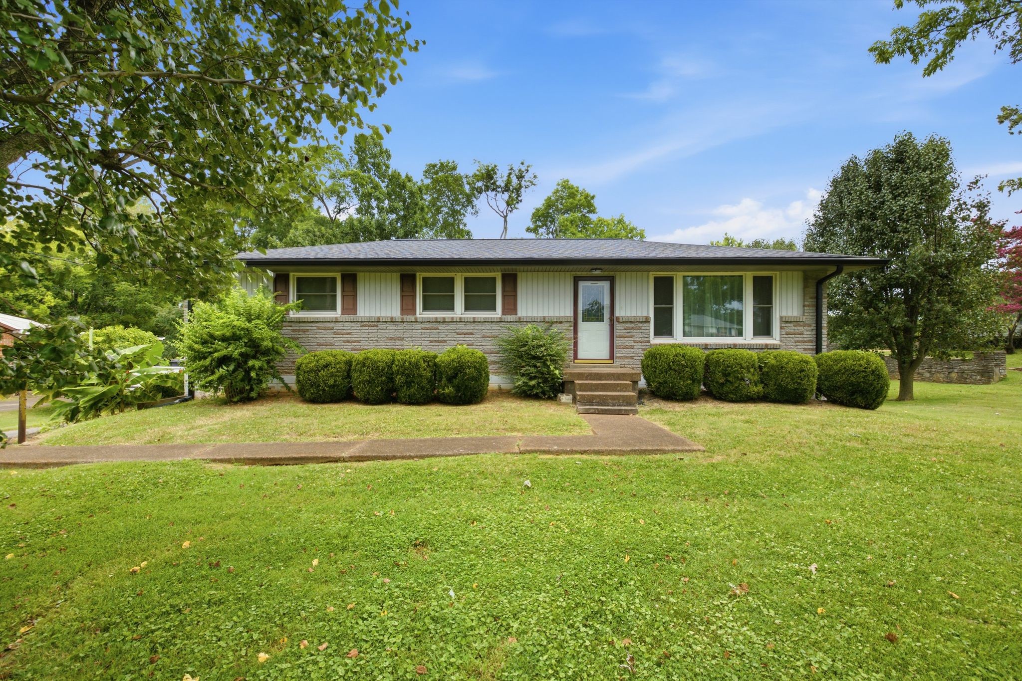 111 Belaire Dr