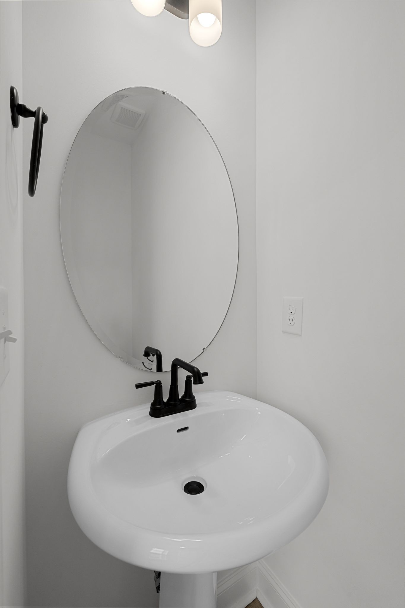 327 Caxton Alley Property Photo 14