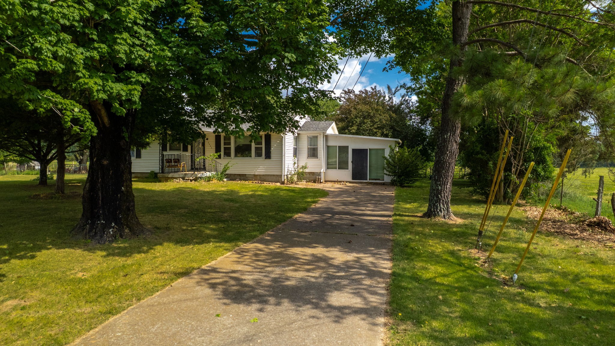 2393 Trousdale Ferry Pike Property Photo 1