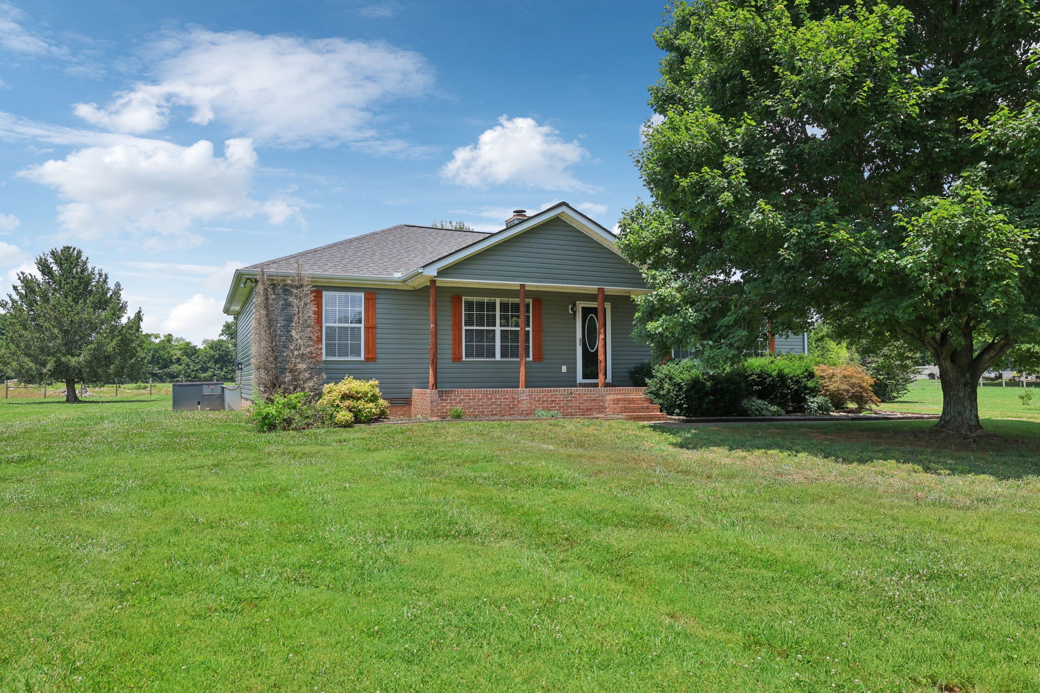 1812 Golden Valley Dr Property Photo 1
