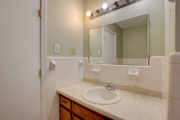 204 Hazelnut Ct Property Photo 4