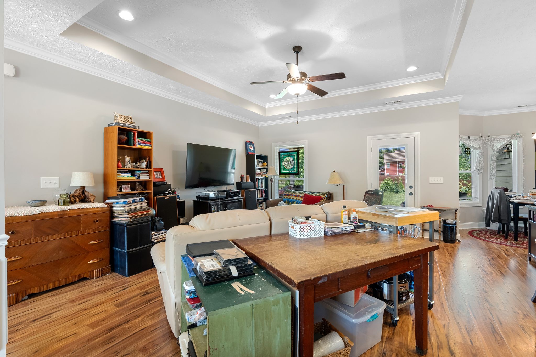 669 Laurel Ln Property Photo 4